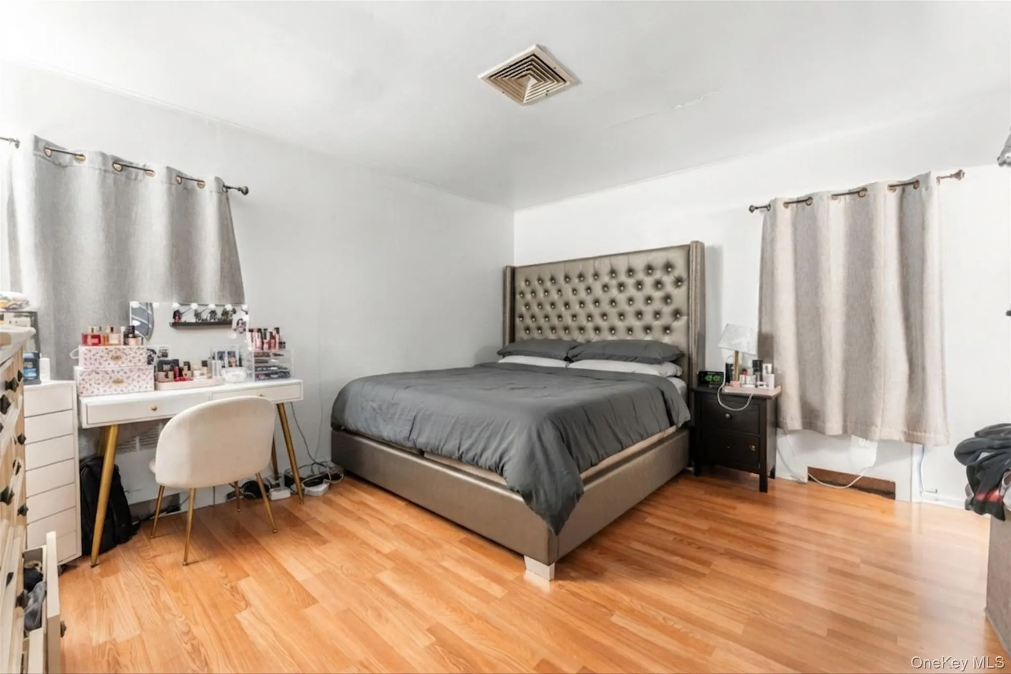 9 Ash Place, North Hempstead, NY, 5 Bedrooms Bedrooms, 11 Rooms Rooms,3 BathroomsBathrooms,Residential,For Rent,Ash,0,1019019 9 Ash Place, North Hempstead, NY, 5 Bedrooms Bedrooms, 11 Rooms Rooms,3 BathroomsBathrooms,Residential,For Rent,Ash,0,1019019