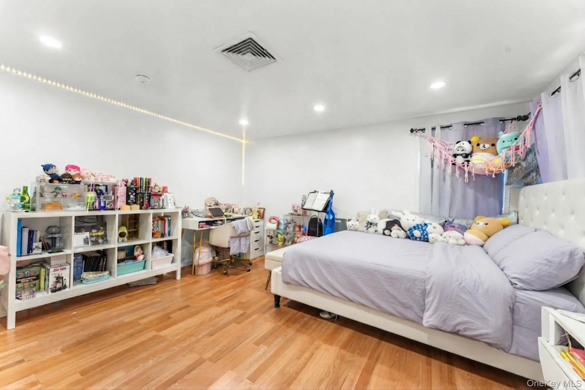 9 Ash Place, North Hempstead, NY, 5 Bedrooms Bedrooms, 11 Rooms Rooms,3 BathroomsBathrooms,Residential,For Rent,Ash,0,1019019 9 Ash Place, North Hempstead, NY, 5 Bedrooms Bedrooms, 11 Rooms Rooms,3 BathroomsBathrooms,Residential,For Rent,Ash,0,1019019