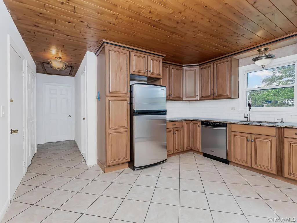 131 Hunts Bridge Road, Yonkers, NY, 3 Bedrooms Bedrooms, 6 Rooms Rooms,1 BathroomBathrooms,Residential Lease,For Rent,Hunts Bridge,0,1019020 131 Hunts Bridge Road, Yonkers, NY, 3 Bedrooms Bedrooms, 6 Rooms Rooms,1 BathroomBathrooms,Residential Lease,For Rent,Hunts Bridge,0,1019020