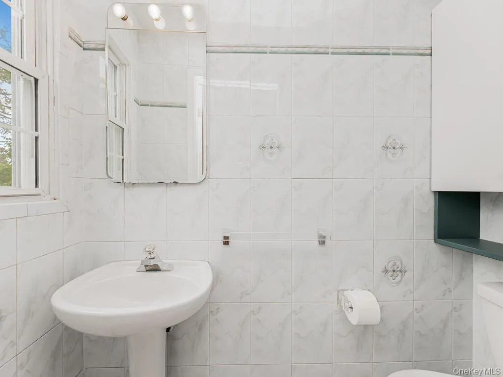 131 Hunts Bridge Road, Yonkers, NY, 3 Bedrooms Bedrooms, 6 Rooms Rooms,1 BathroomBathrooms,Residential Lease,For Rent,Hunts Bridge,0,1019020 131 Hunts Bridge Road, Yonkers, NY, 3 Bedrooms Bedrooms, 6 Rooms Rooms,1 BathroomBathrooms,Residential Lease,For Rent,Hunts Bridge,0,1019020