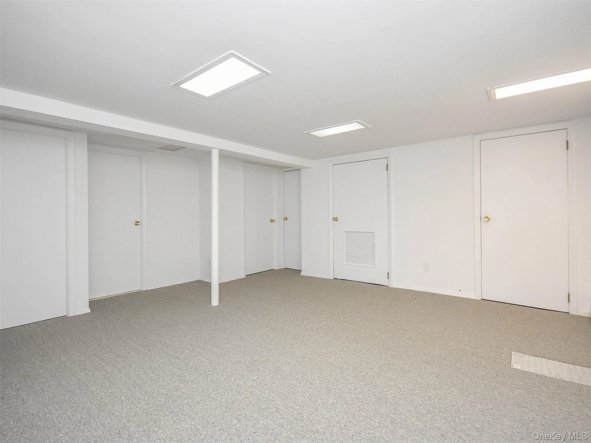 121 Hillcrest Avenue, North Hempstead, NY, 3 Bedrooms Bedrooms, 7 Rooms Rooms,2 BathroomsBathrooms,Residential Lease,For Rent,Hillcrest,0,1019028 121 Hillcrest Avenue, North Hempstead, NY, 3 Bedrooms Bedrooms, 7 Rooms Rooms,2 BathroomsBathrooms,Residential Lease,For Rent,Hillcrest,0,1019028