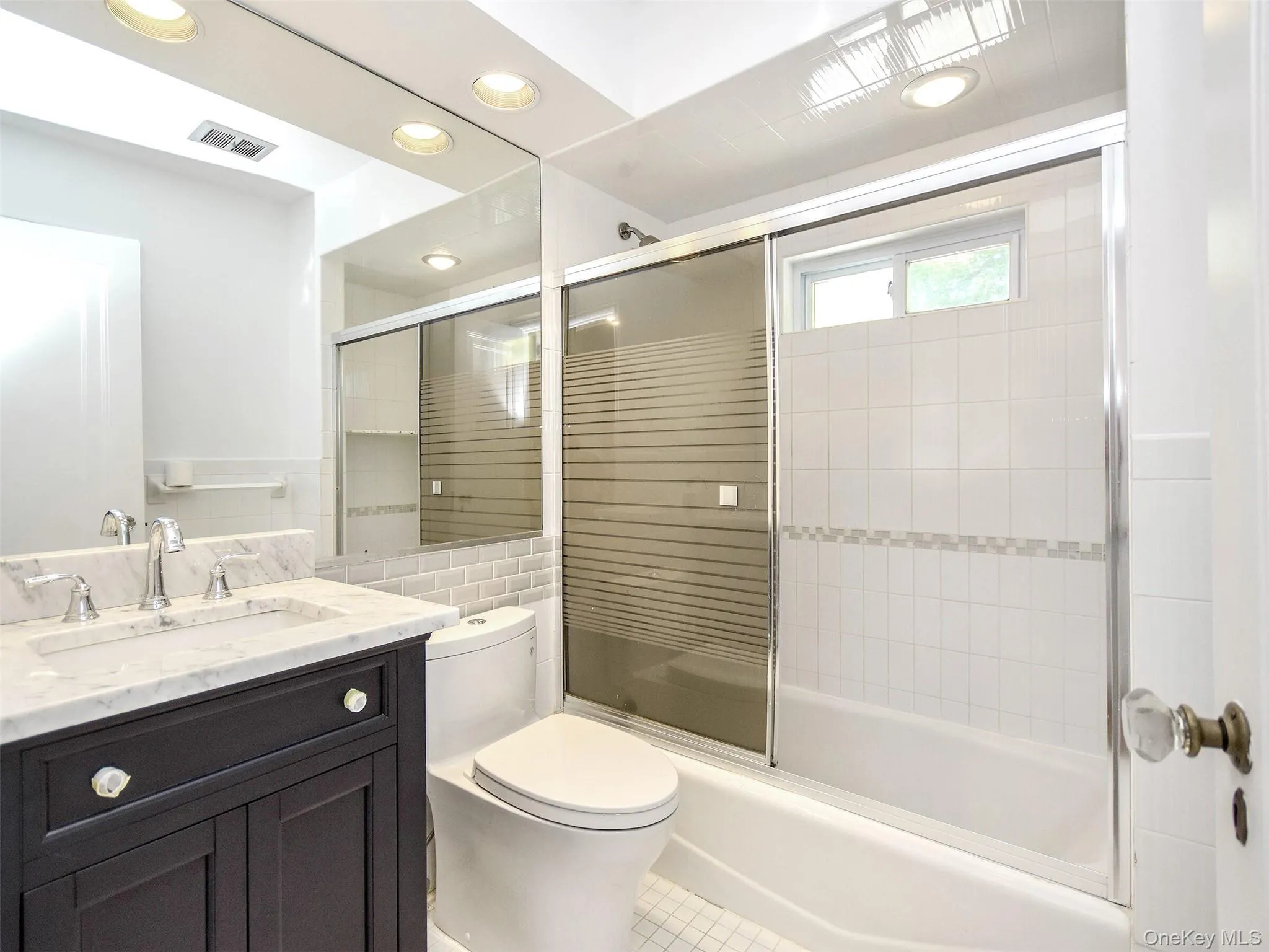 121 Hillcrest Avenue, North Hempstead, NY, 3 Bedrooms Bedrooms, 7 Rooms Rooms,2 BathroomsBathrooms,Residential Lease,For Rent,Hillcrest,0,1019028 121 Hillcrest Avenue, North Hempstead, NY, 3 Bedrooms Bedrooms, 7 Rooms Rooms,2 BathroomsBathrooms,Residential Lease,For Rent,Hillcrest,0,1019028
