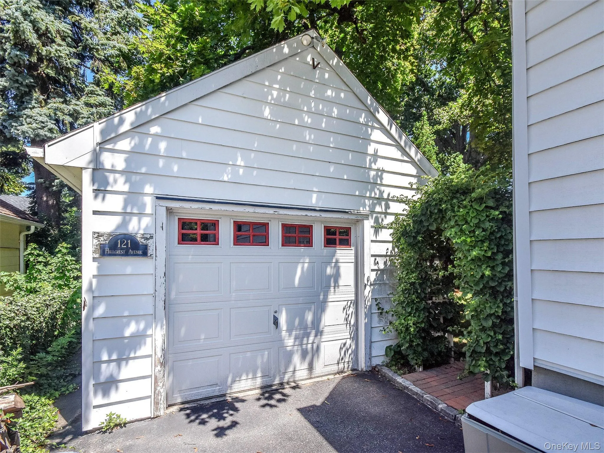 121 Hillcrest Avenue, North Hempstead, NY, 3 Bedrooms Bedrooms, 7 Rooms Rooms,2 BathroomsBathrooms,Residential Lease,For Rent,Hillcrest,0,1019028 121 Hillcrest Avenue, North Hempstead, NY, 3 Bedrooms Bedrooms, 7 Rooms Rooms,2 BathroomsBathrooms,Residential Lease,For Rent,Hillcrest,0,1019028