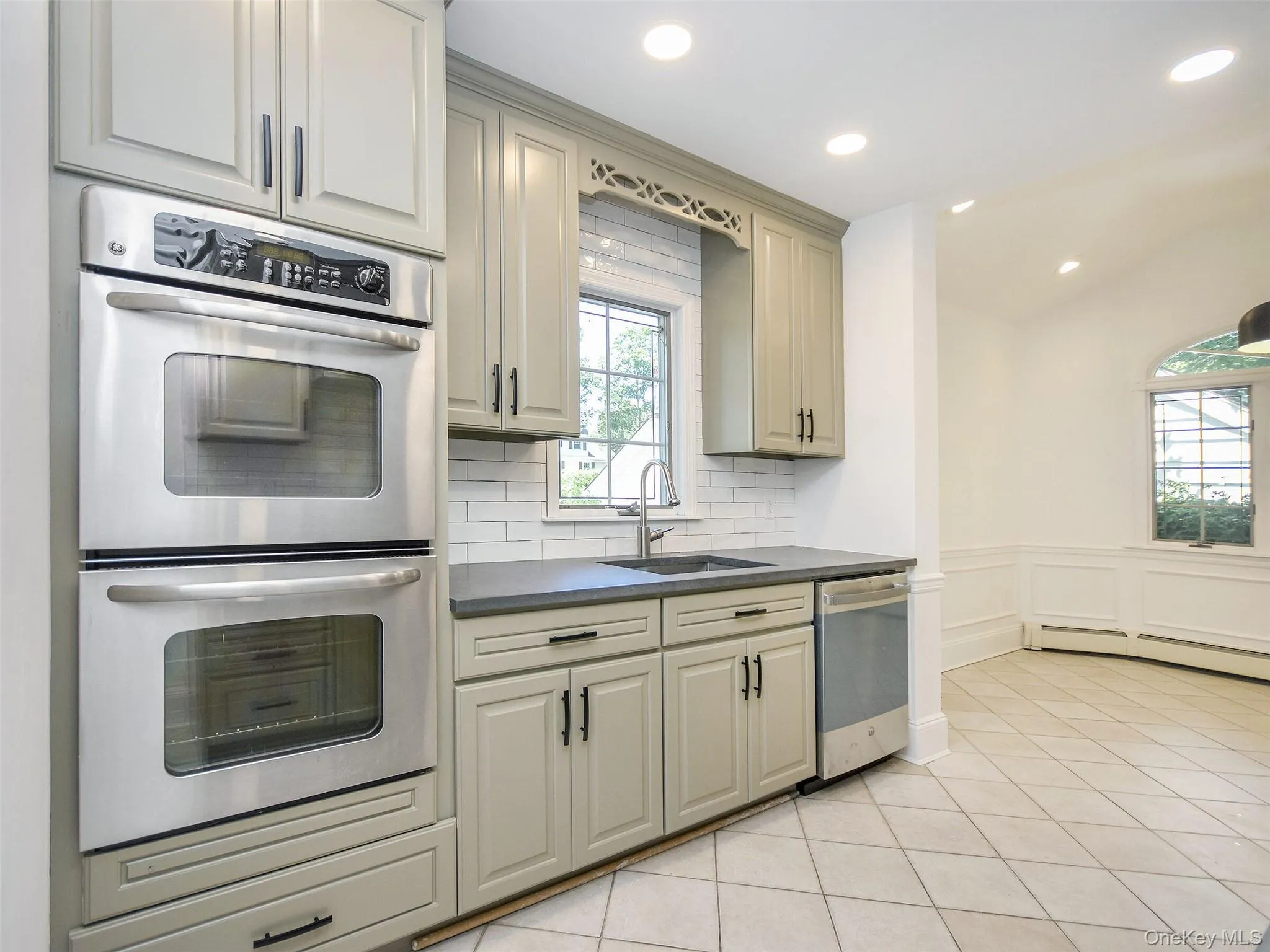 121 Hillcrest Avenue, North Hempstead, NY, 3 Bedrooms Bedrooms, 7 Rooms Rooms,2 BathroomsBathrooms,Residential Lease,For Rent,Hillcrest,0,1019028 121 Hillcrest Avenue, North Hempstead, NY, 3 Bedrooms Bedrooms, 7 Rooms Rooms,2 BathroomsBathrooms,Residential Lease,For Rent,Hillcrest,0,1019028