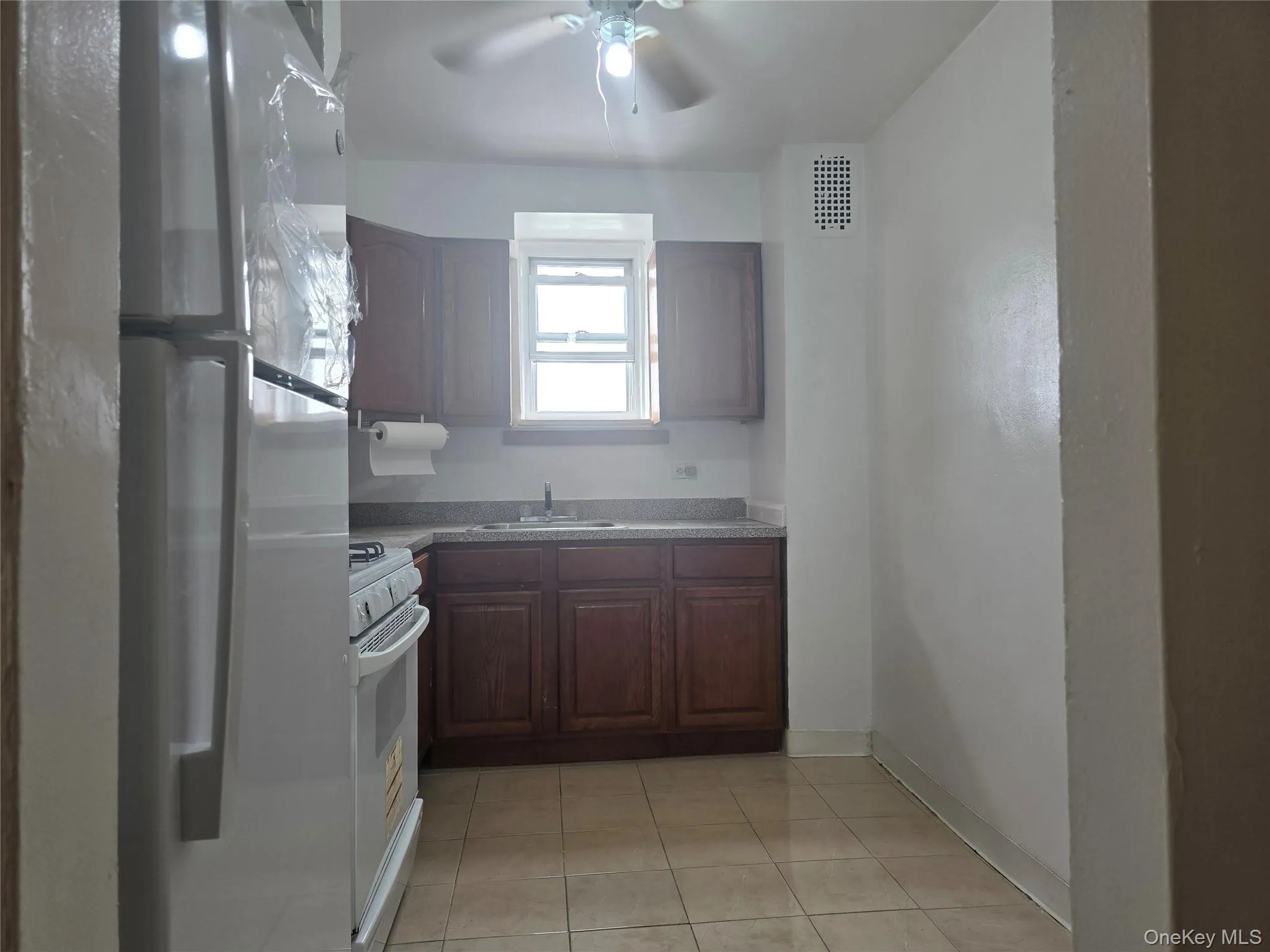 83-36 Beverly Road, New York, NY, 1 Bedroom Bedrooms, 4 Rooms Rooms,1 BathroomBathrooms,Residential Lease,For Rent,Beverly,0,KEY1019029 83-36 Beverly Road, New York, NY, 1 Bedroom Bedrooms, 4 Rooms Rooms,1 BathroomBathrooms,Residential Lease,For Rent,Beverly,0,KEY1019029