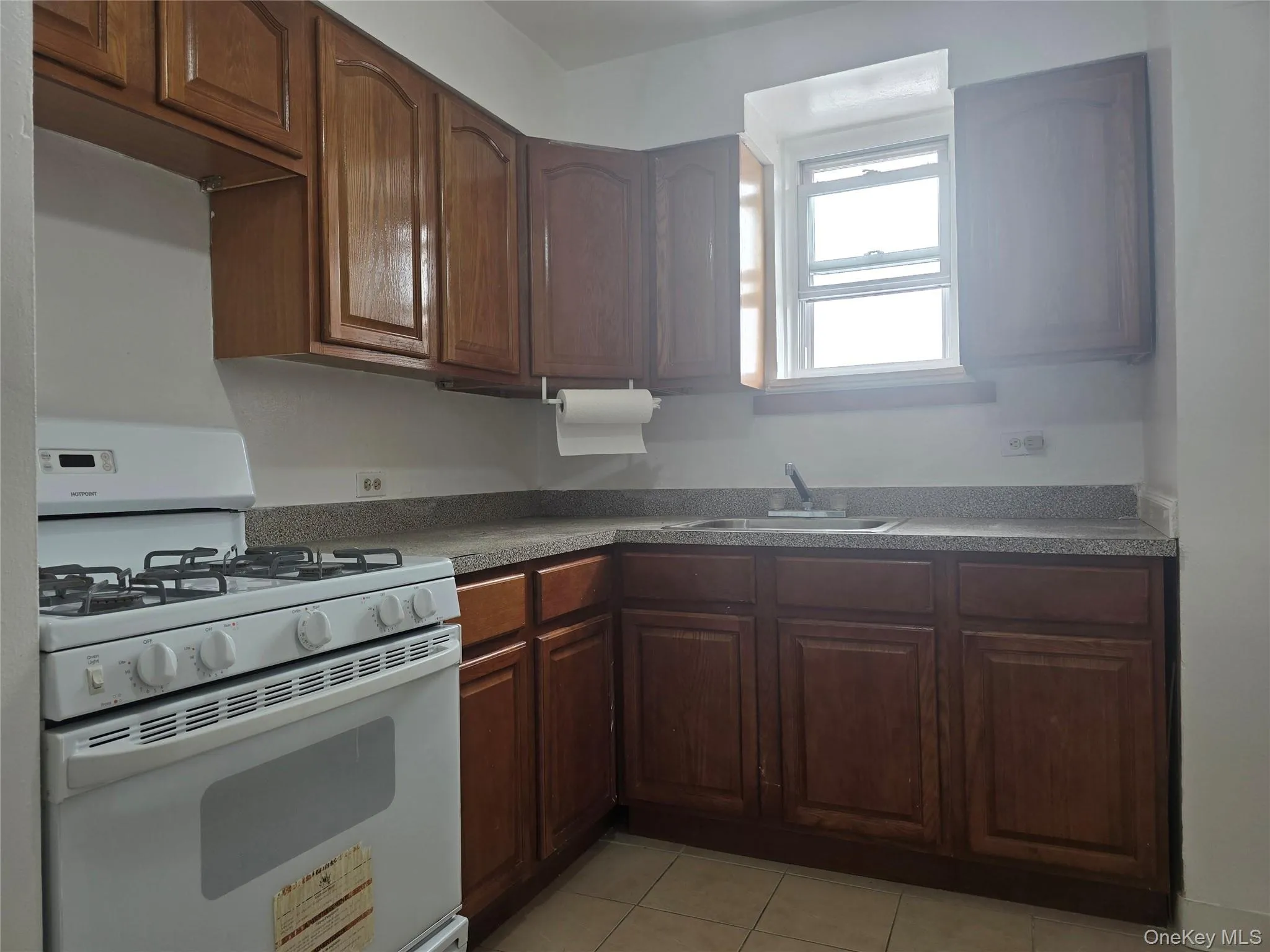 83-36 Beverly Road, New York, NY, 1 Bedroom Bedrooms, 4 Rooms Rooms,1 BathroomBathrooms,Residential Lease,For Rent,Beverly,0,KEY1019029 83-36 Beverly Road, New York, NY, 1 Bedroom Bedrooms, 4 Rooms Rooms,1 BathroomBathrooms,Residential Lease,For Rent,Beverly,0,KEY1019029