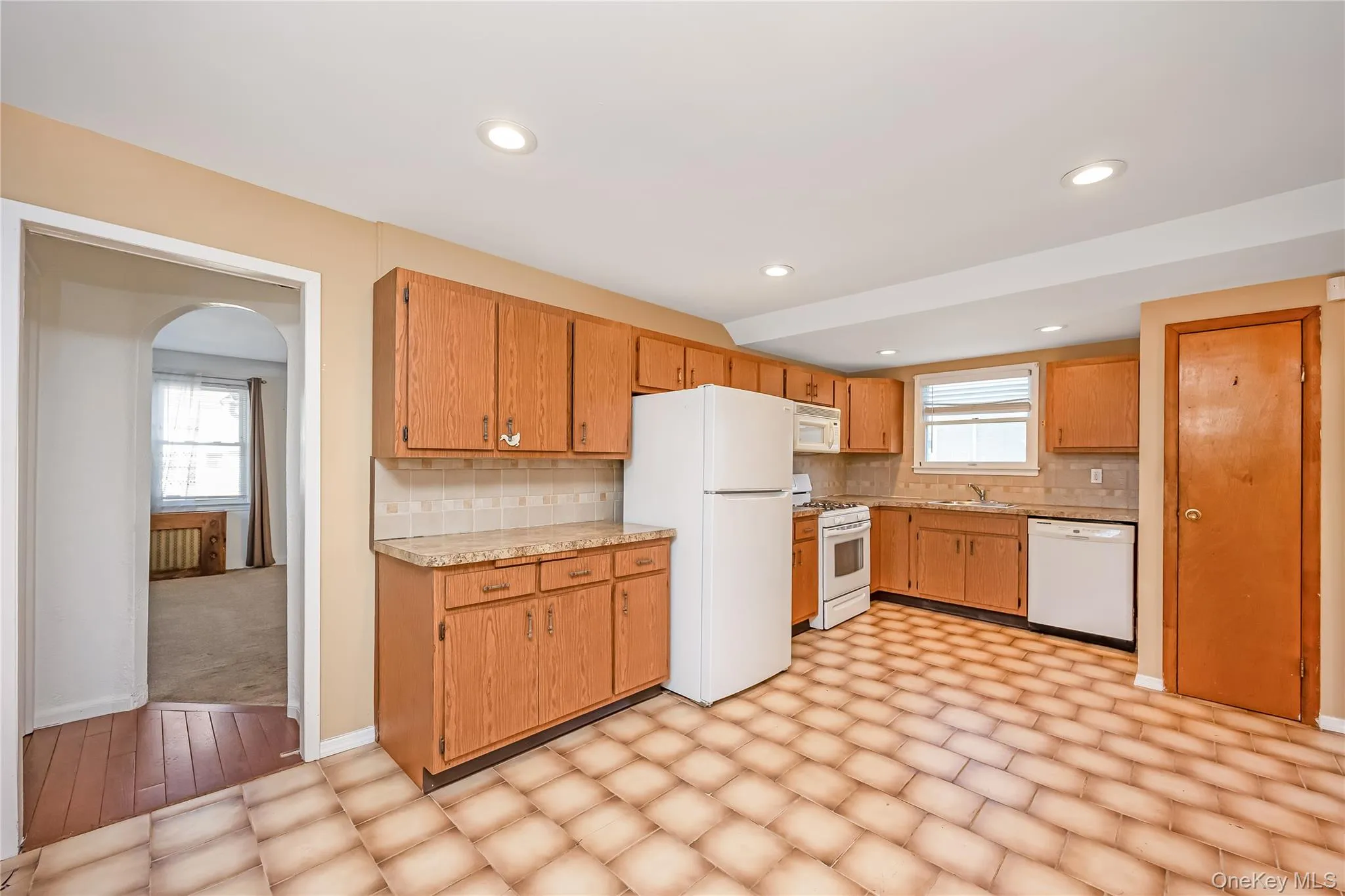38 Buchanan Avenue, Babylon, NY, 2 Bedrooms Bedrooms, 5 Rooms Rooms,1 BathroomBathrooms,Residential,For Rent,Buchanan,0,KEY1019032 38 Buchanan Avenue, Babylon, NY, 2 Bedrooms Bedrooms, 5 Rooms Rooms,1 BathroomBathrooms,Residential,For Rent,Buchanan,0,KEY1019032