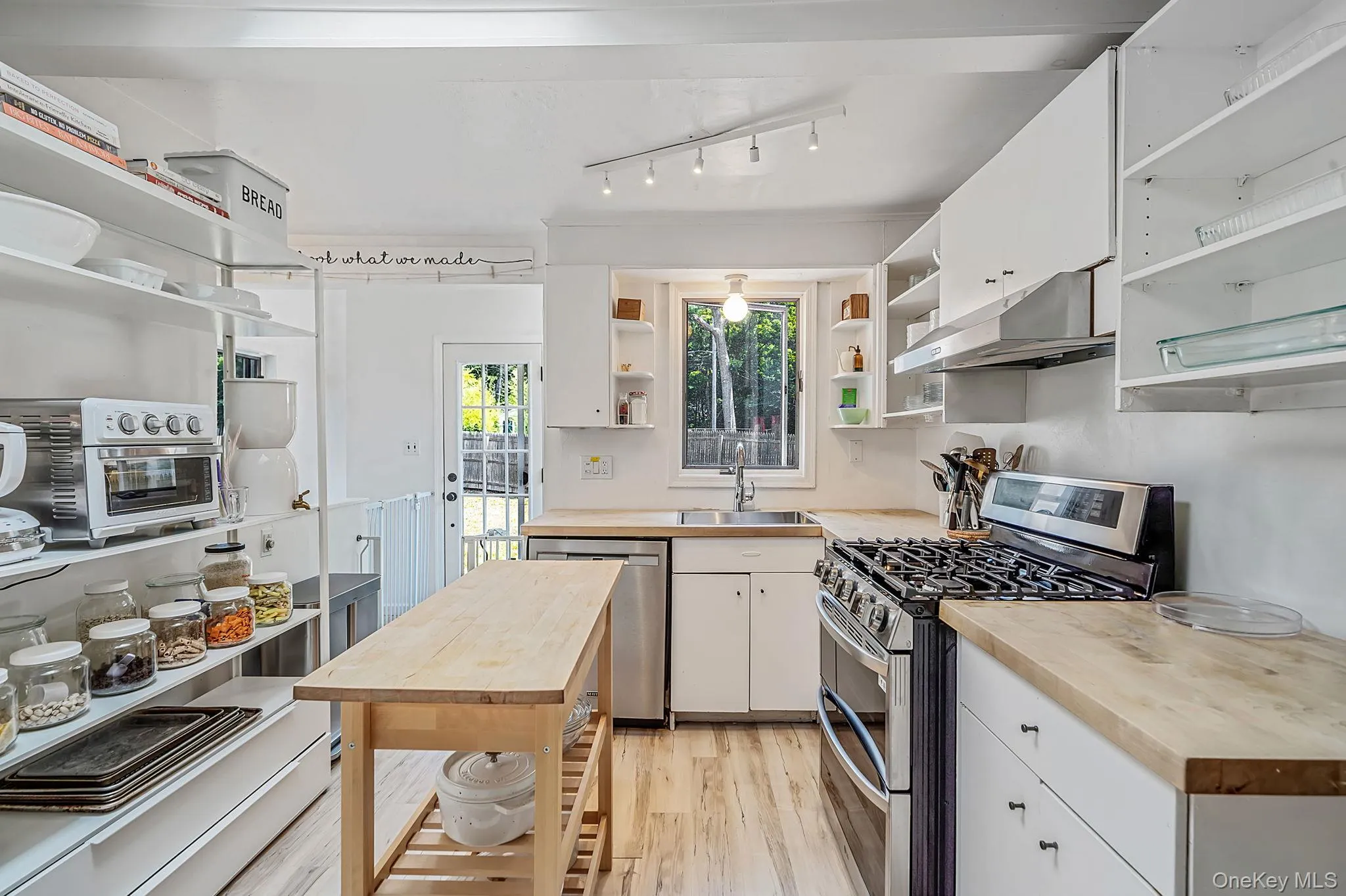 52 Albermarle Avenue, Huntington, NY, 4 Bedrooms Bedrooms, 8 Rooms Rooms,3 BathroomsBathrooms,Residential,For Rent,Albermarle,0,1019050 52 Albermarle Avenue, Huntington, NY, 4 Bedrooms Bedrooms, 8 Rooms Rooms,3 BathroomsBathrooms,Residential,For Rent,Albermarle,0,1019050