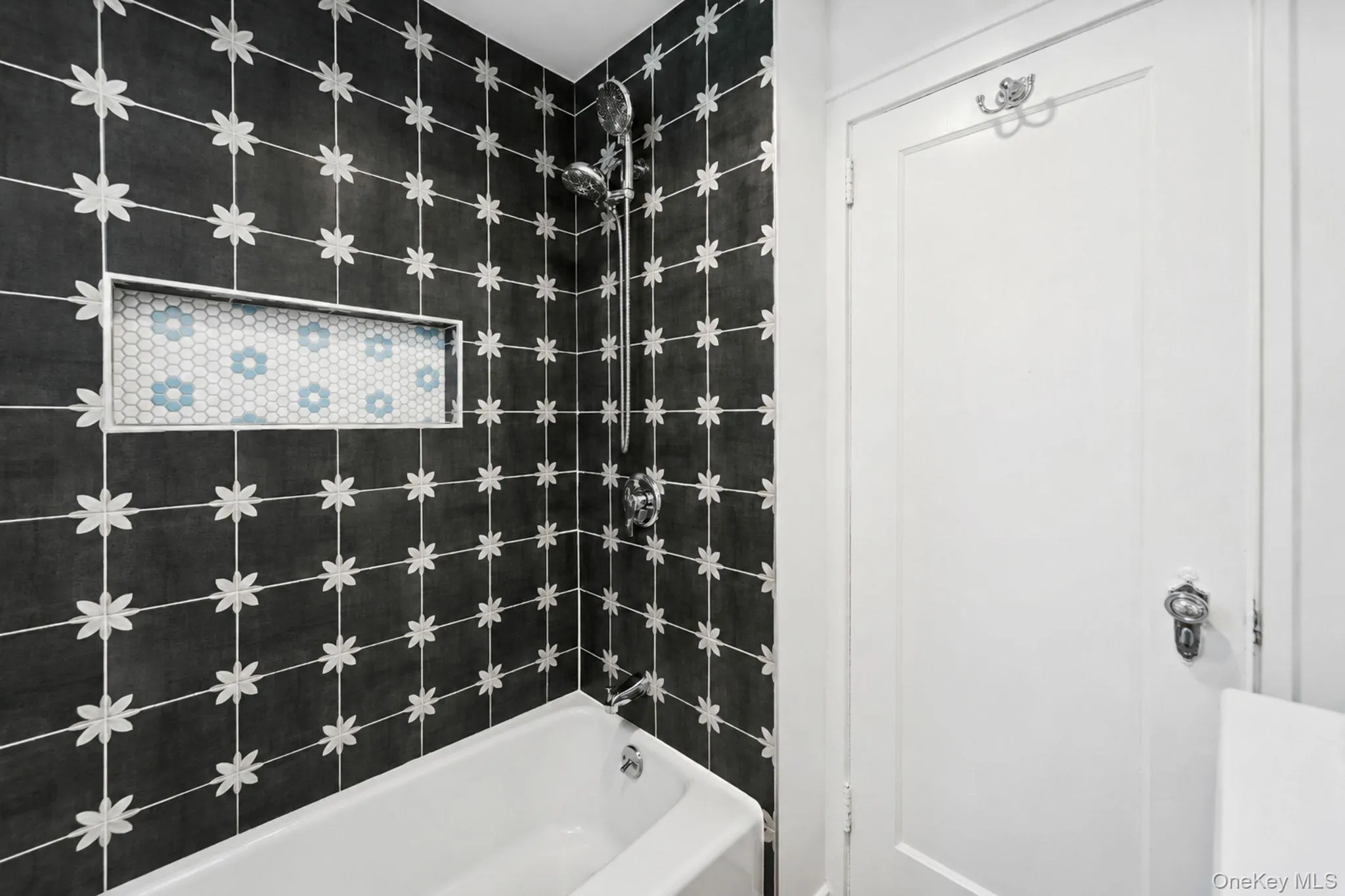 52 Albermarle Avenue, Huntington, NY, 4 Bedrooms Bedrooms, 8 Rooms Rooms,3 BathroomsBathrooms,Residential,For Rent,Albermarle,0,1019050 52 Albermarle Avenue, Huntington, NY, 4 Bedrooms Bedrooms, 8 Rooms Rooms,3 BathroomsBathrooms,Residential,For Rent,Albermarle,0,1019050