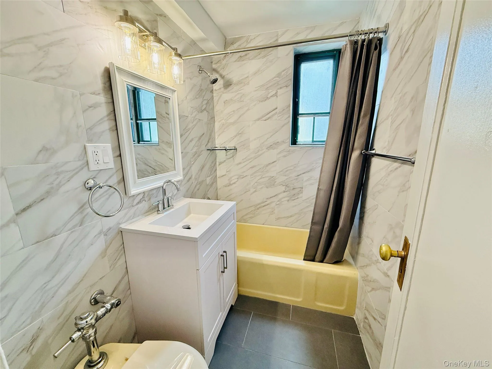 1680 Metropolitan, New York, NY, 2 Bedrooms Bedrooms, 4 Rooms Rooms,1 BathroomBathrooms,Residential,For Rent,Metropolitan,0,KEY1019057 1680 Metropolitan, New York, NY, 2 Bedrooms Bedrooms, 4 Rooms Rooms,1 BathroomBathrooms,Residential,For Rent,Metropolitan,0,KEY1019057