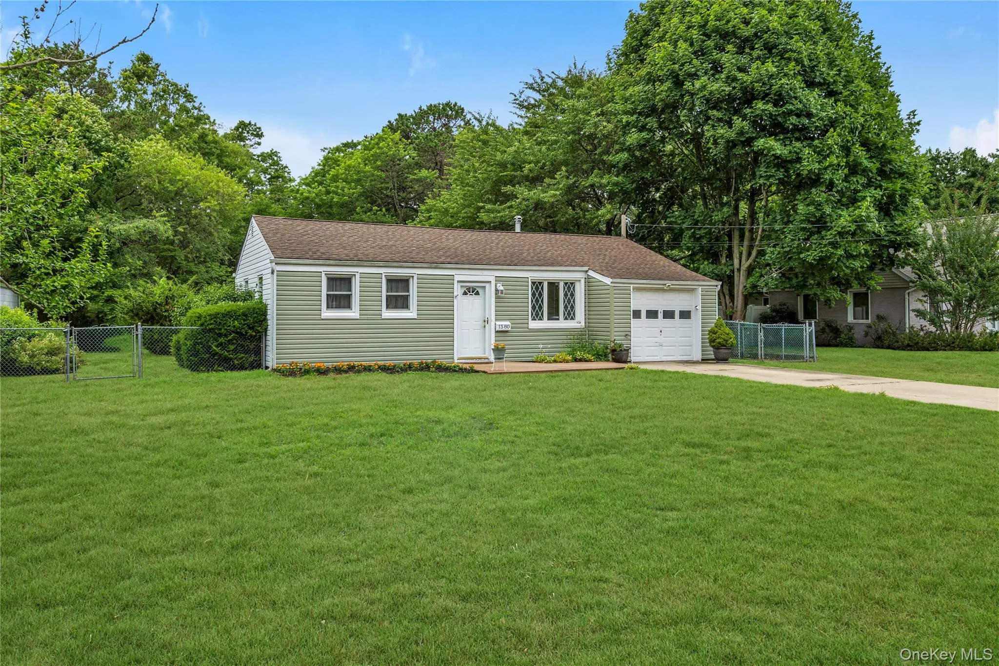 1580 Gardiner Drive, Islip, NY, 2 Bedrooms Bedrooms, 4 Rooms Rooms,1 BathroomBathrooms,Residential,For Rent,Gardiner,0,1019062 1580 Gardiner Drive, Islip, NY, 2 Bedrooms Bedrooms, 4 Rooms Rooms,1 BathroomBathrooms,Residential,For Rent,Gardiner,0,1019062