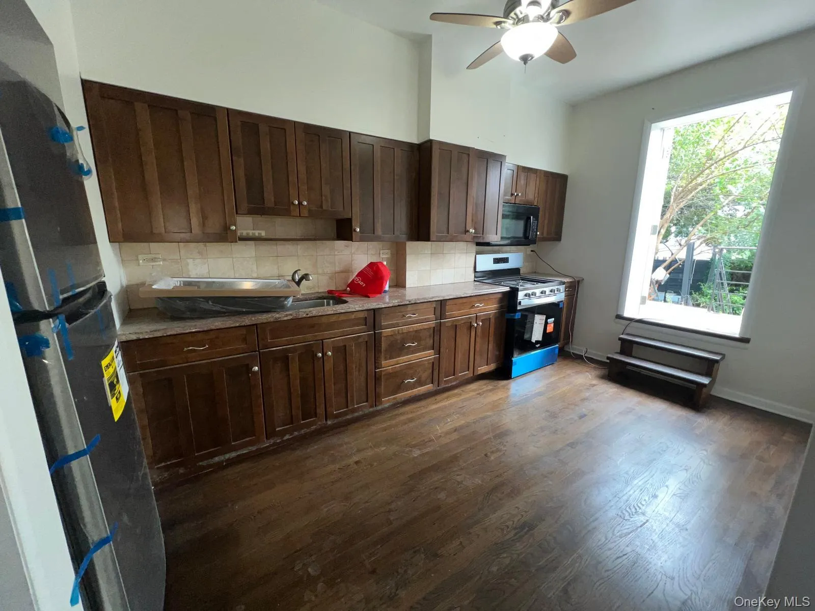 6218 60th Drive, New York, NY, 3 Bedrooms Bedrooms, 5 Rooms Rooms,1 BathroomBathrooms,Residential Lease,For Rent,60th,0,KEY1019075 6218 60th Drive, New York, NY, 3 Bedrooms Bedrooms, 5 Rooms Rooms,1 BathroomBathrooms,Residential Lease,For Rent,60th,0,KEY1019075