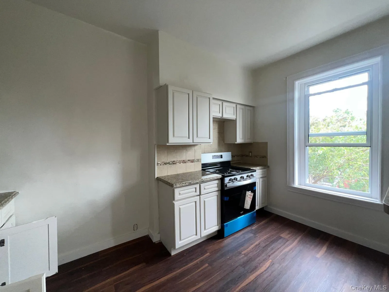 6218 60th Drive, New York, NY, 4 Bedrooms Bedrooms, 6 Rooms Rooms,1 BathroomBathrooms,Residential Lease,For Rent,60th,0,KEY1019080 6218 60th Drive, New York, NY, 4 Bedrooms Bedrooms, 6 Rooms Rooms,1 BathroomBathrooms,Residential Lease,For Rent,60th,0,KEY1019080