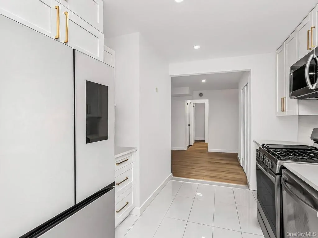 2750 Johnson Avenue, New York, NY, 2 Bedrooms Bedrooms, 4 Rooms Rooms,1 BathroomBathrooms,Residential,For Rent,Johnson,0,KEY1019088 2750 Johnson Avenue, New York, NY, 2 Bedrooms Bedrooms, 4 Rooms Rooms,1 BathroomBathrooms,Residential,For Rent,Johnson,0,KEY1019088