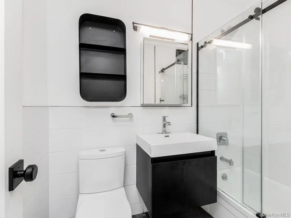 2750 Johnson Avenue, New York, NY, 2 Bedrooms Bedrooms, 4 Rooms Rooms,1 BathroomBathrooms,Residential,For Rent,Johnson,0,KEY1019088 2750 Johnson Avenue, New York, NY, 2 Bedrooms Bedrooms, 4 Rooms Rooms,1 BathroomBathrooms,Residential,For Rent,Johnson,0,KEY1019088