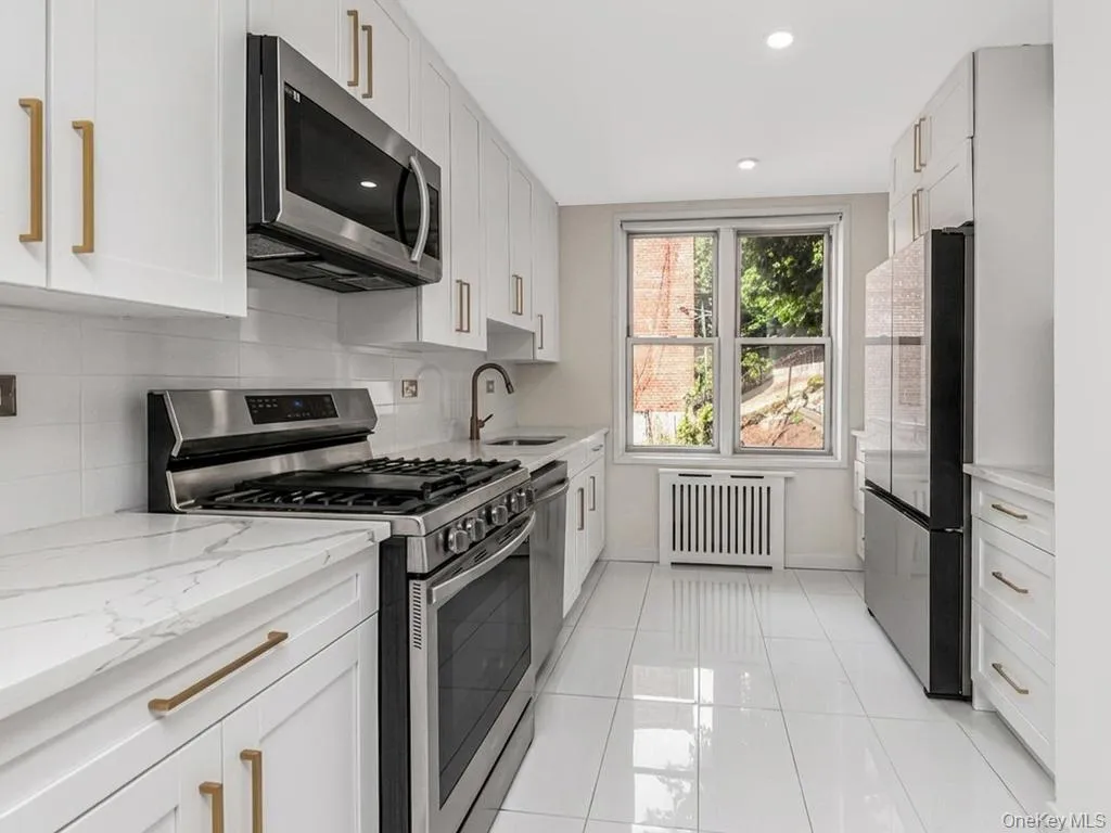 2750 Johnson Avenue, New York, NY, 2 Bedrooms Bedrooms, 4 Rooms Rooms,1 BathroomBathrooms,Residential,For Rent,Johnson,0,KEY1019088 2750 Johnson Avenue, New York, NY, 2 Bedrooms Bedrooms, 4 Rooms Rooms,1 BathroomBathrooms,Residential,For Rent,Johnson,0,KEY1019088