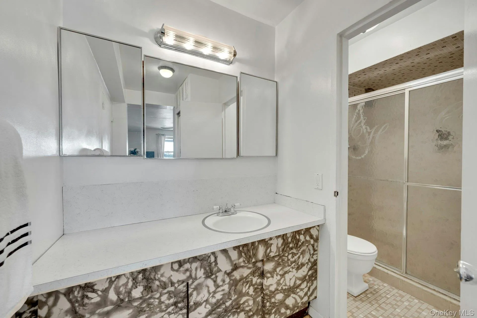 Full primary bathroom Full primary bathroom