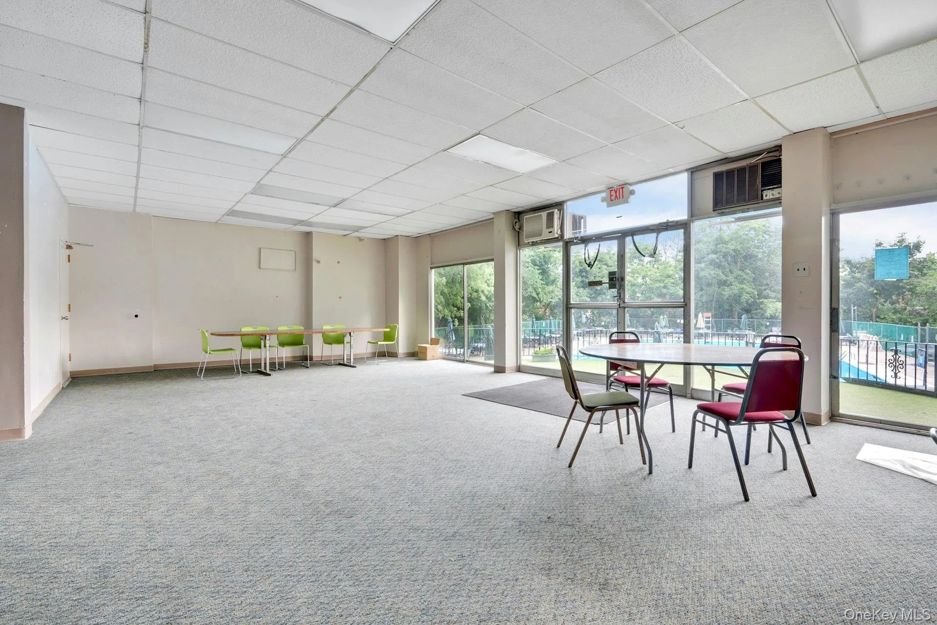 Rentable Community Room, a private room to celebrate special ovations with family and friends. Rentable Community Room, a private room to celebrate special ovations with family and friends.