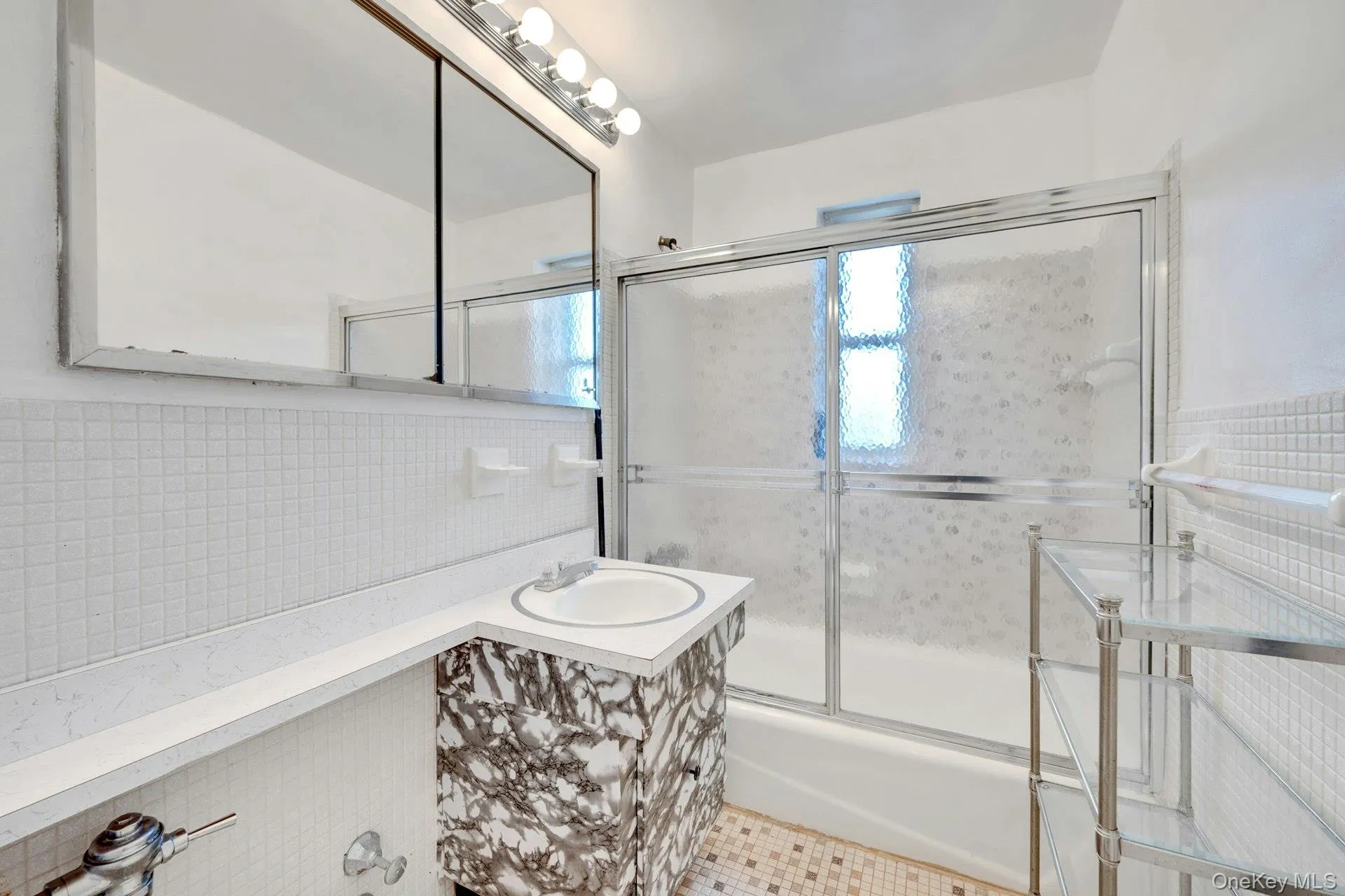 Sizable Second Full Bathroom Sizable Second Full Bathroom