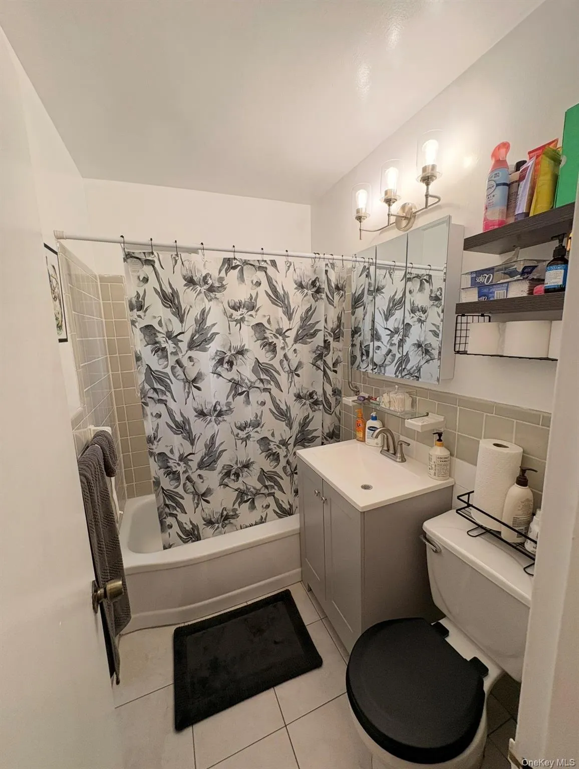 226-01 Hillside Avenue, New York, NY, 2 Bedrooms Bedrooms, 6 Rooms Rooms,1 BathroomBathrooms,Residential,For Rent,Hillside,0,1019103 226-01 Hillside Avenue, New York, NY, 2 Bedrooms Bedrooms, 6 Rooms Rooms,1 BathroomBathrooms,Residential,For Rent,Hillside,0,1019103