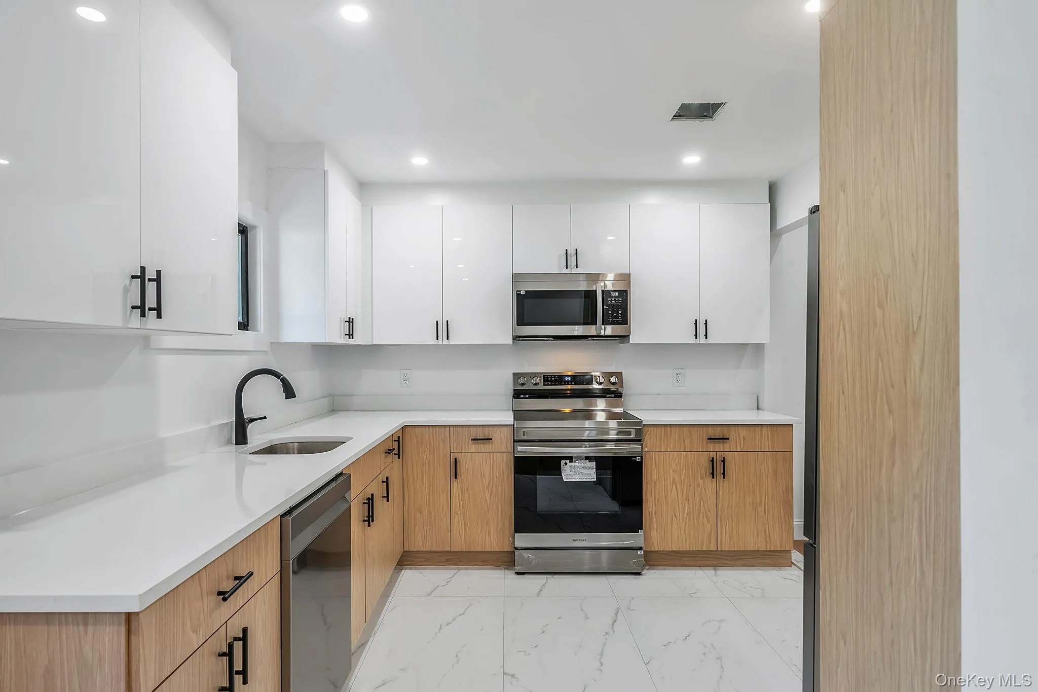 465 Helene Avenue, Brookhaven, NY, 5 Bedrooms Bedrooms, 11 Rooms Rooms,3 BathroomsBathrooms,Residential,For Rent,Helene,0,KEY1019109 465 Helene Avenue, Brookhaven, NY, 5 Bedrooms Bedrooms, 11 Rooms Rooms,3 BathroomsBathrooms,Residential,For Rent,Helene,0,KEY1019109