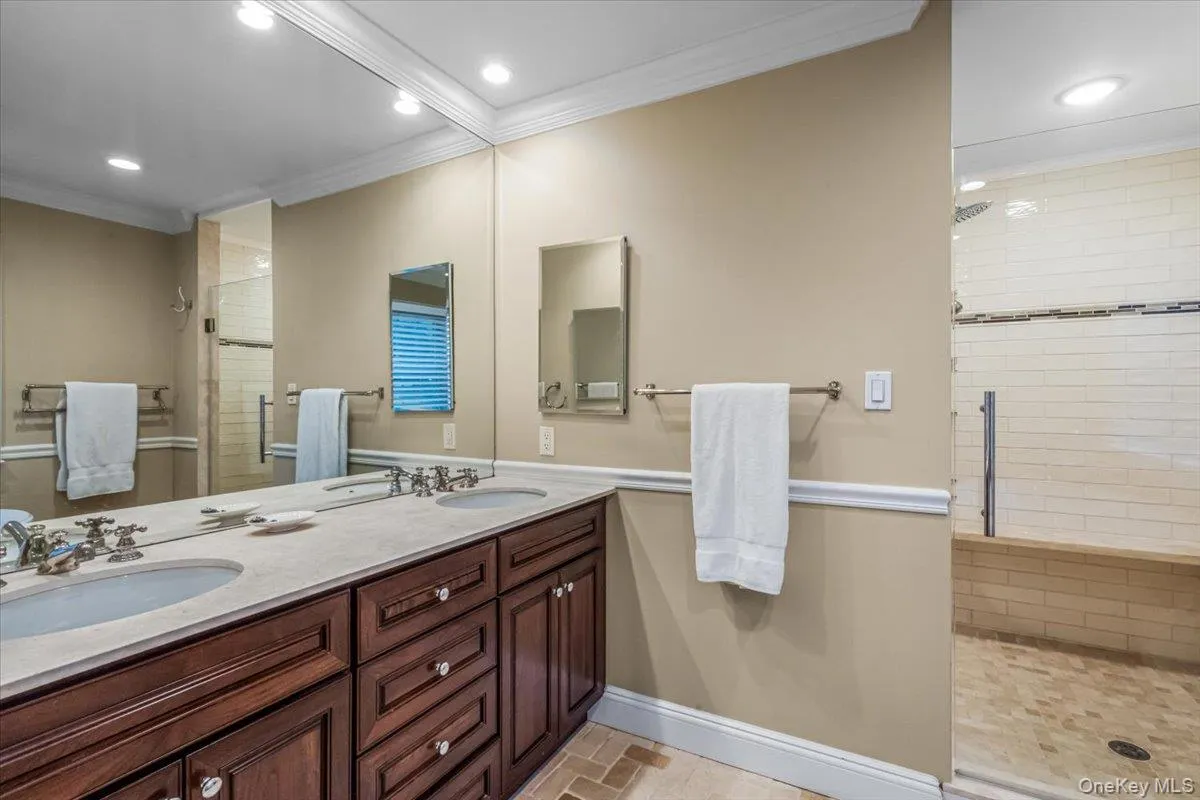 Dual Vanity Dual Vanity