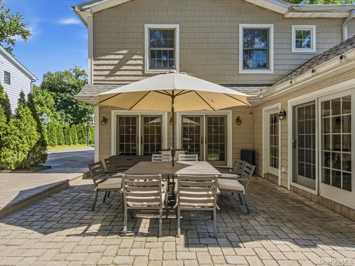 Outdoor Dining Area Outdoor Dining Area