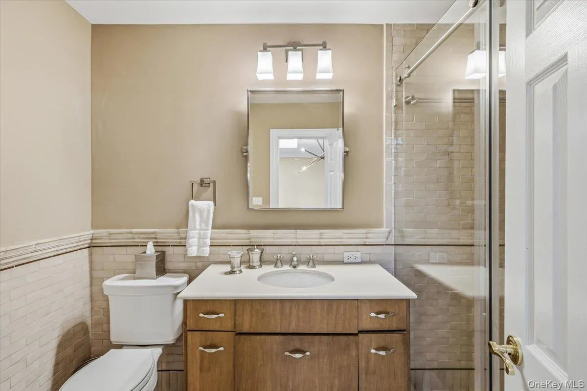 Full Bathroom Full Bathroom