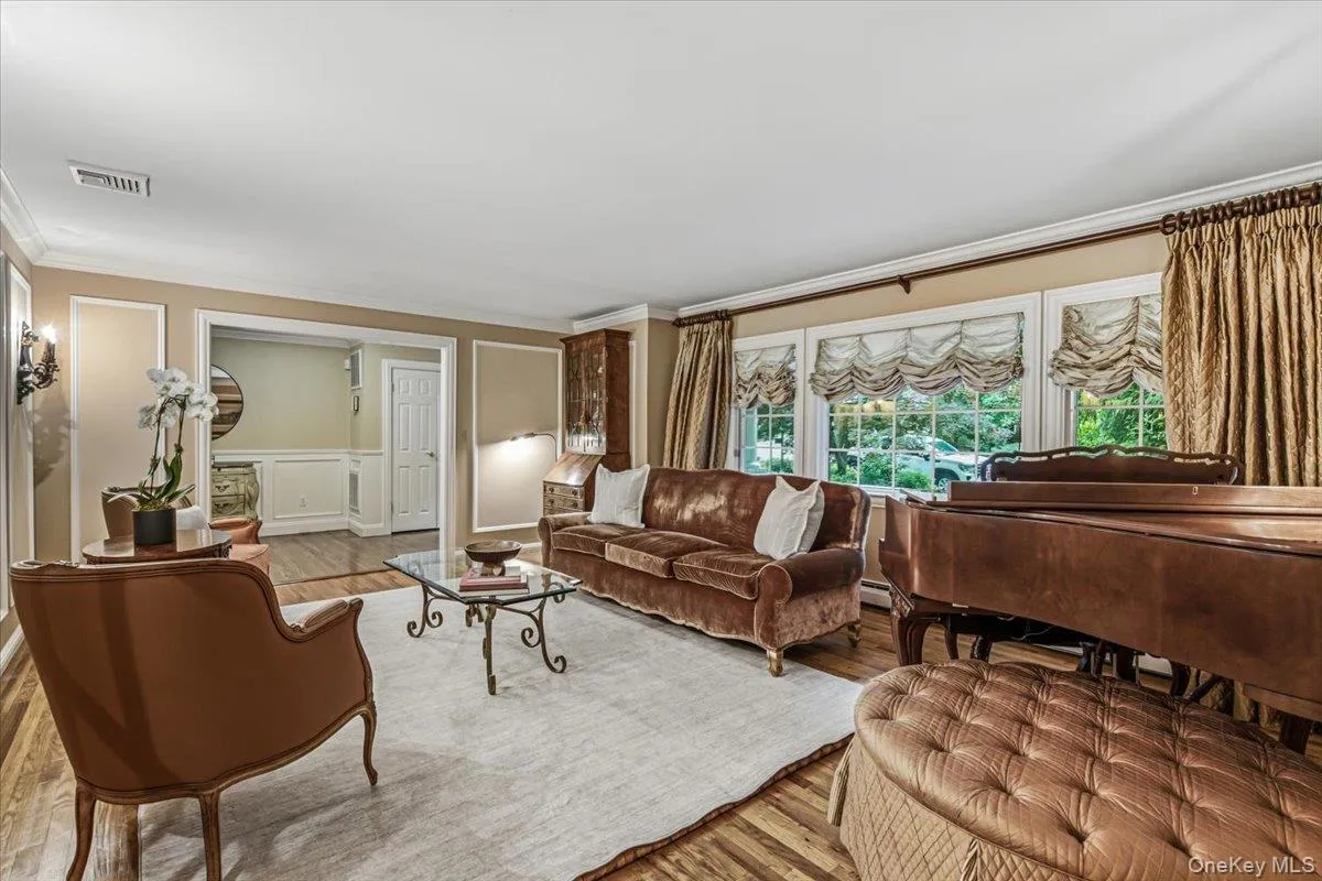 30 Woodland Road, North Hempstead, NY, 6 Bedrooms Bedrooms, 12 Rooms Rooms,4 BathroomsBathrooms,Residential,For Rent,Woodland,0,1019110 30 Woodland Road, North Hempstead, NY, 6 Bedrooms Bedrooms, 12 Rooms Rooms,4 BathroomsBathrooms,Residential,For Rent,Woodland,0,1019110