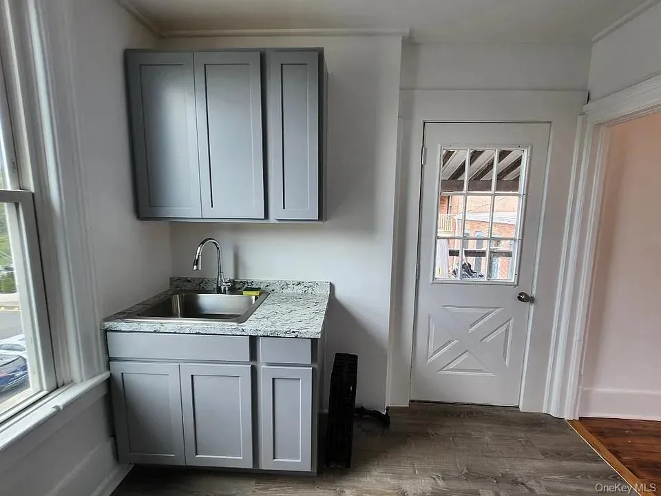 457 Main St, Beacon, NY, 2 Bedrooms Bedrooms, 3 Rooms Rooms,1 BathroomBathrooms,Residential Lease,For Rent,Main St,0,KEY1019120 457 Main St, Beacon, NY, 2 Bedrooms Bedrooms, 3 Rooms Rooms,1 BathroomBathrooms,Residential Lease,For Rent,Main St,0,KEY1019120