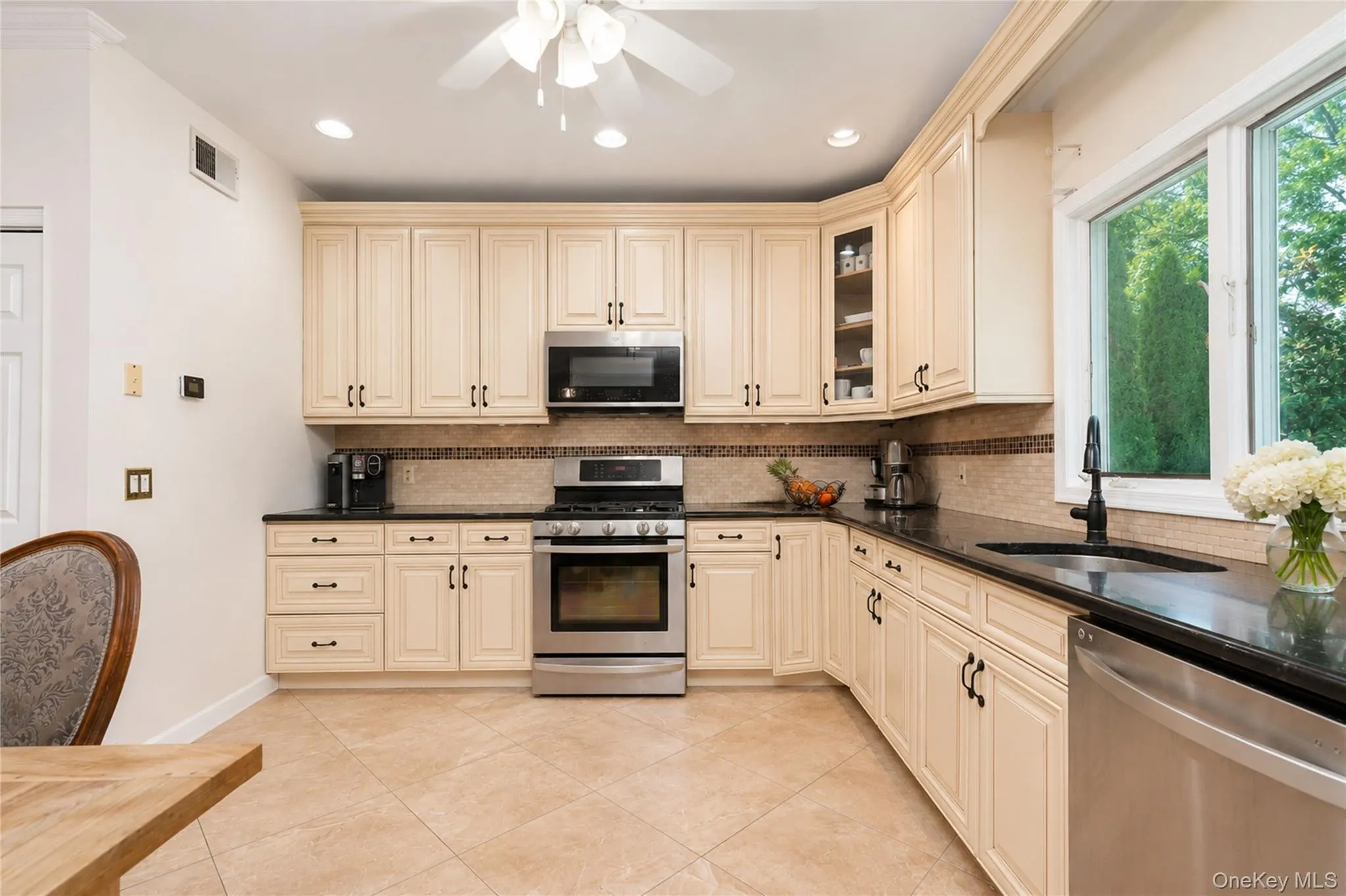 22 Putters Court, New York, NY, 4 Bedrooms Bedrooms, 8 Rooms Rooms,3 BathroomsBathrooms,Residential,For Rent,Putters,0,1019136 22 Putters Court, New York, NY, 4 Bedrooms Bedrooms, 8 Rooms Rooms,3 BathroomsBathrooms,Residential,For Rent,Putters,0,1019136
