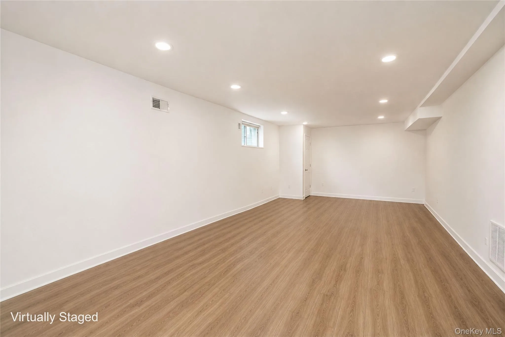 22 Putters Court, New York, NY, 4 Bedrooms Bedrooms, 8 Rooms Rooms,3 BathroomsBathrooms,Residential,For Rent,Putters,0,1019136 22 Putters Court, New York, NY, 4 Bedrooms Bedrooms, 8 Rooms Rooms,3 BathroomsBathrooms,Residential,For Rent,Putters,0,1019136