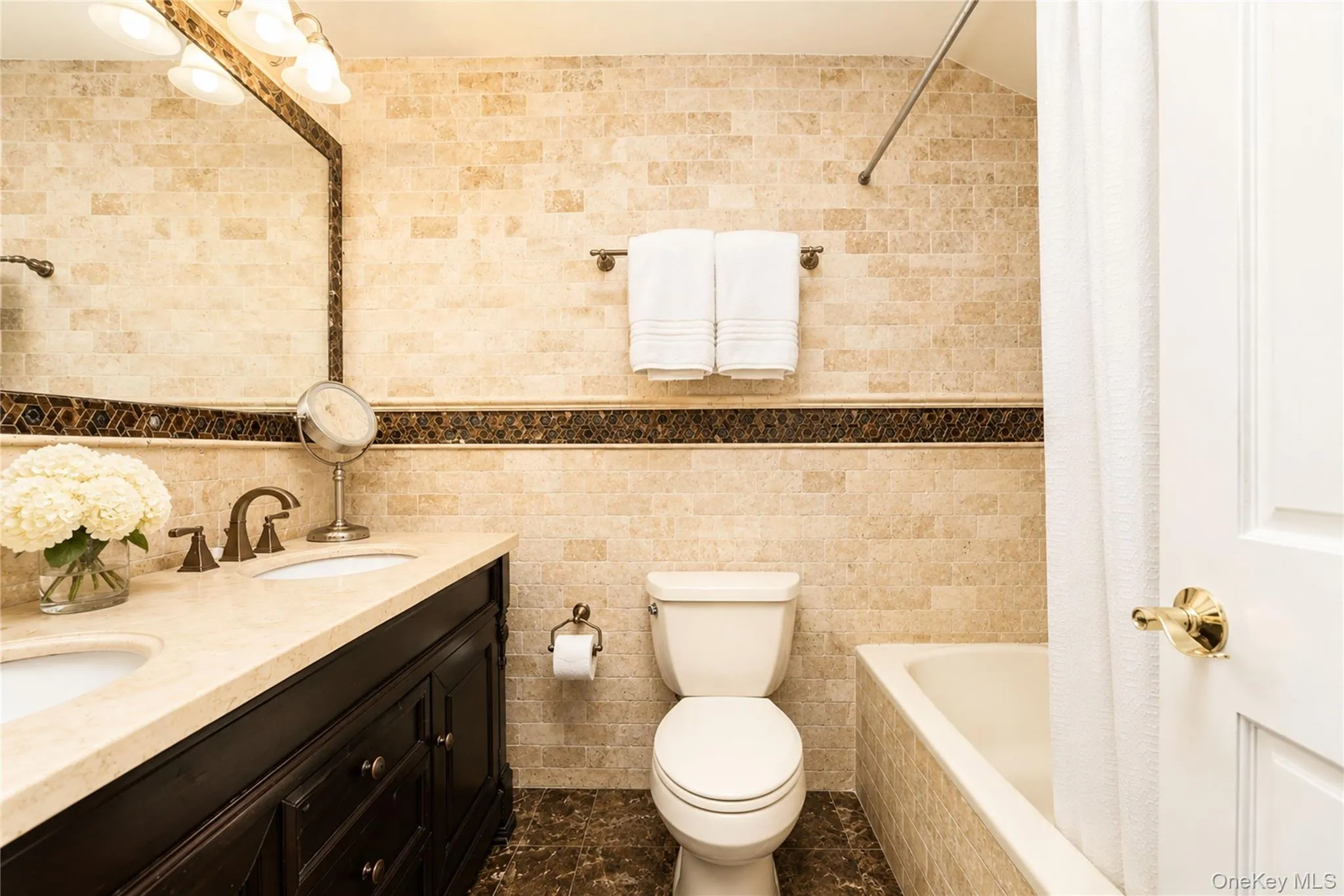 22 Putters Court, New York, NY, 4 Bedrooms Bedrooms, 8 Rooms Rooms,3 BathroomsBathrooms,Residential,For Rent,Putters,0,1019136 22 Putters Court, New York, NY, 4 Bedrooms Bedrooms, 8 Rooms Rooms,3 BathroomsBathrooms,Residential,For Rent,Putters,0,1019136