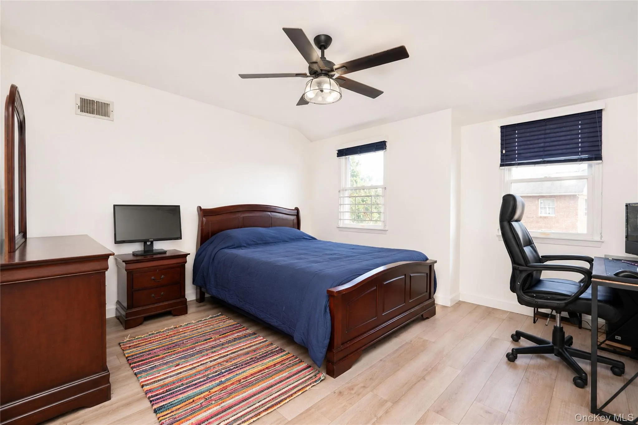 22 Putters Court, New York, NY, 4 Bedrooms Bedrooms, 8 Rooms Rooms,3 BathroomsBathrooms,Residential,For Rent,Putters,0,1019136 22 Putters Court, New York, NY, 4 Bedrooms Bedrooms, 8 Rooms Rooms,3 BathroomsBathrooms,Residential,For Rent,Putters,0,1019136