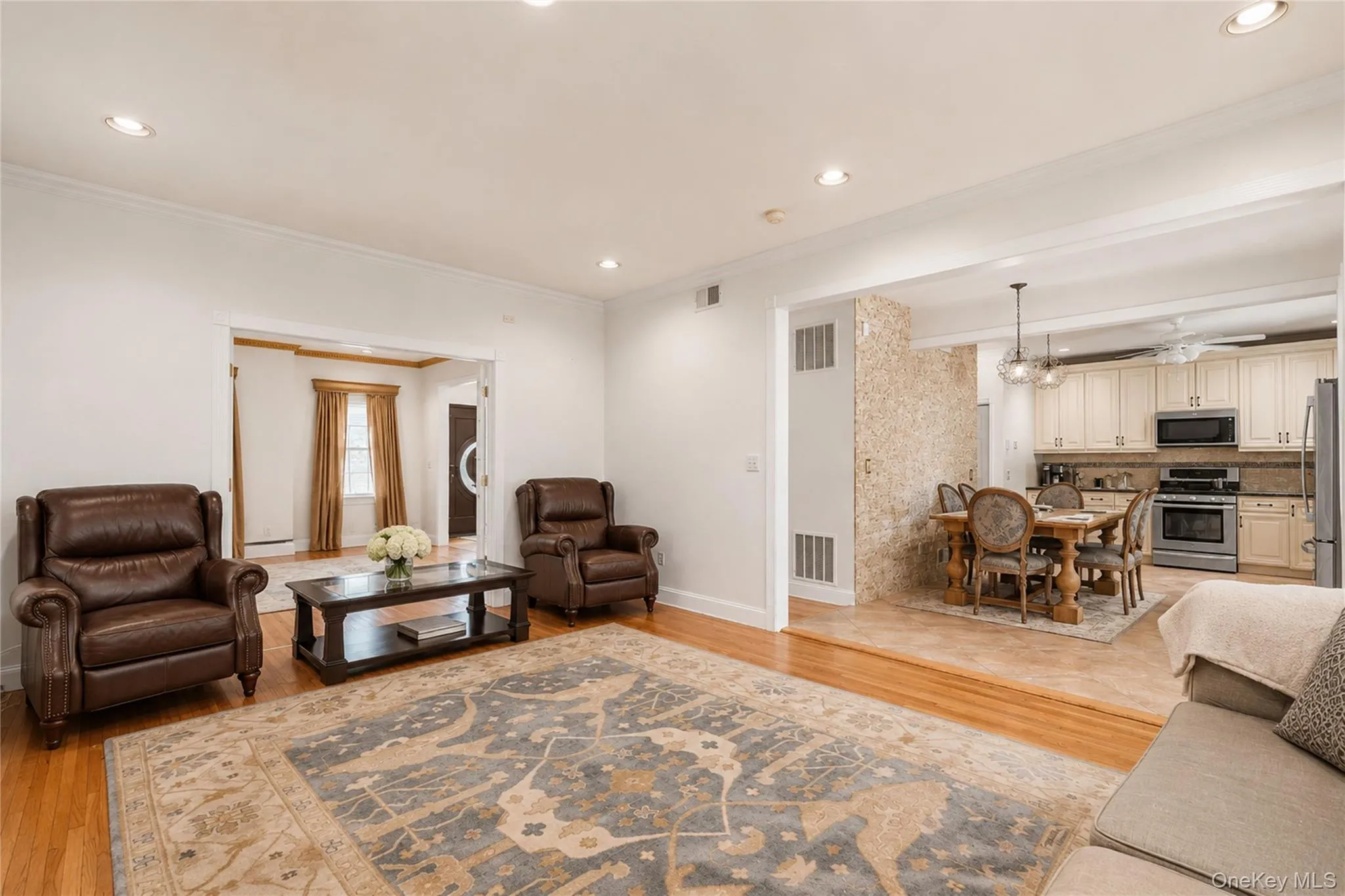 22 Putters Court, New York, NY, 4 Bedrooms Bedrooms, 8 Rooms Rooms,3 BathroomsBathrooms,Residential,For Rent,Putters,0,1019136 22 Putters Court, New York, NY, 4 Bedrooms Bedrooms, 8 Rooms Rooms,3 BathroomsBathrooms,Residential,For Rent,Putters,0,1019136