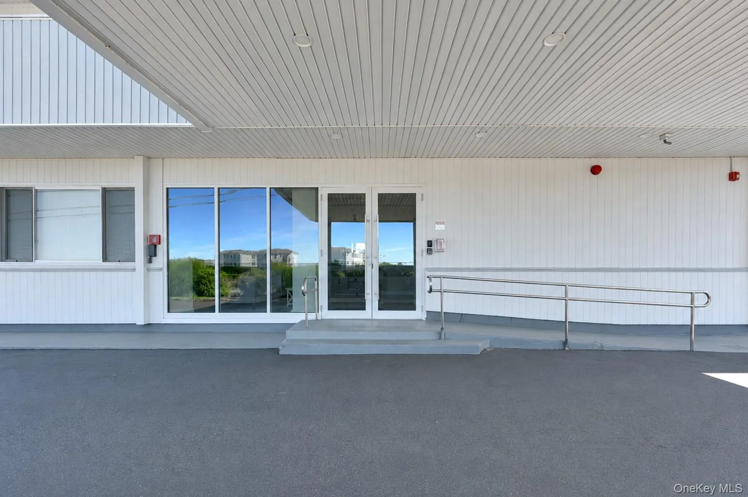 585 Dune Road, Southampton, NY, 1 Bedroom Bedrooms, 2 Rooms Rooms,1 BathroomBathrooms,Residential,For Rent,Dune,0,1019137 585 Dune Road, Southampton, NY, 1 Bedroom Bedrooms, 2 Rooms Rooms,1 BathroomBathrooms,Residential,For Rent,Dune,0,1019137