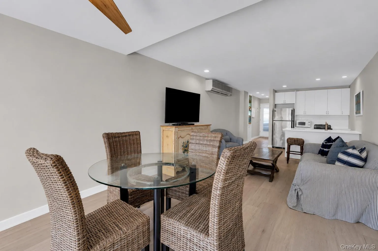 585 Dune Road, Southampton, NY, 1 Bedroom Bedrooms, 2 Rooms Rooms,1 BathroomBathrooms,Residential,For Rent,Dune,0,1019137 585 Dune Road, Southampton, NY, 1 Bedroom Bedrooms, 2 Rooms Rooms,1 BathroomBathrooms,Residential,For Rent,Dune,0,1019137