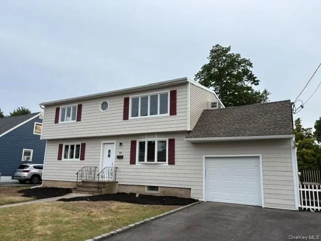 381 Clinton Avenue, Babylon, NY, 4 Bedrooms Bedrooms, 9 Rooms Rooms,2 BathroomsBathrooms,Residential,For Rent,Clinton,0,KEY1019140 381 Clinton Avenue, Babylon, NY, 4 Bedrooms Bedrooms, 9 Rooms Rooms,2 BathroomsBathrooms,Residential,For Rent,Clinton,0,KEY1019140