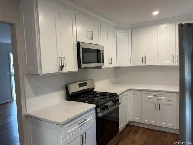 381 Clinton Avenue, Babylon, NY, 4 Bedrooms Bedrooms, 9 Rooms Rooms,2 BathroomsBathrooms,Residential,For Rent,Clinton,0,KEY1019140 381 Clinton Avenue, Babylon, NY, 4 Bedrooms Bedrooms, 9 Rooms Rooms,2 BathroomsBathrooms,Residential,For Rent,Clinton,0,KEY1019140