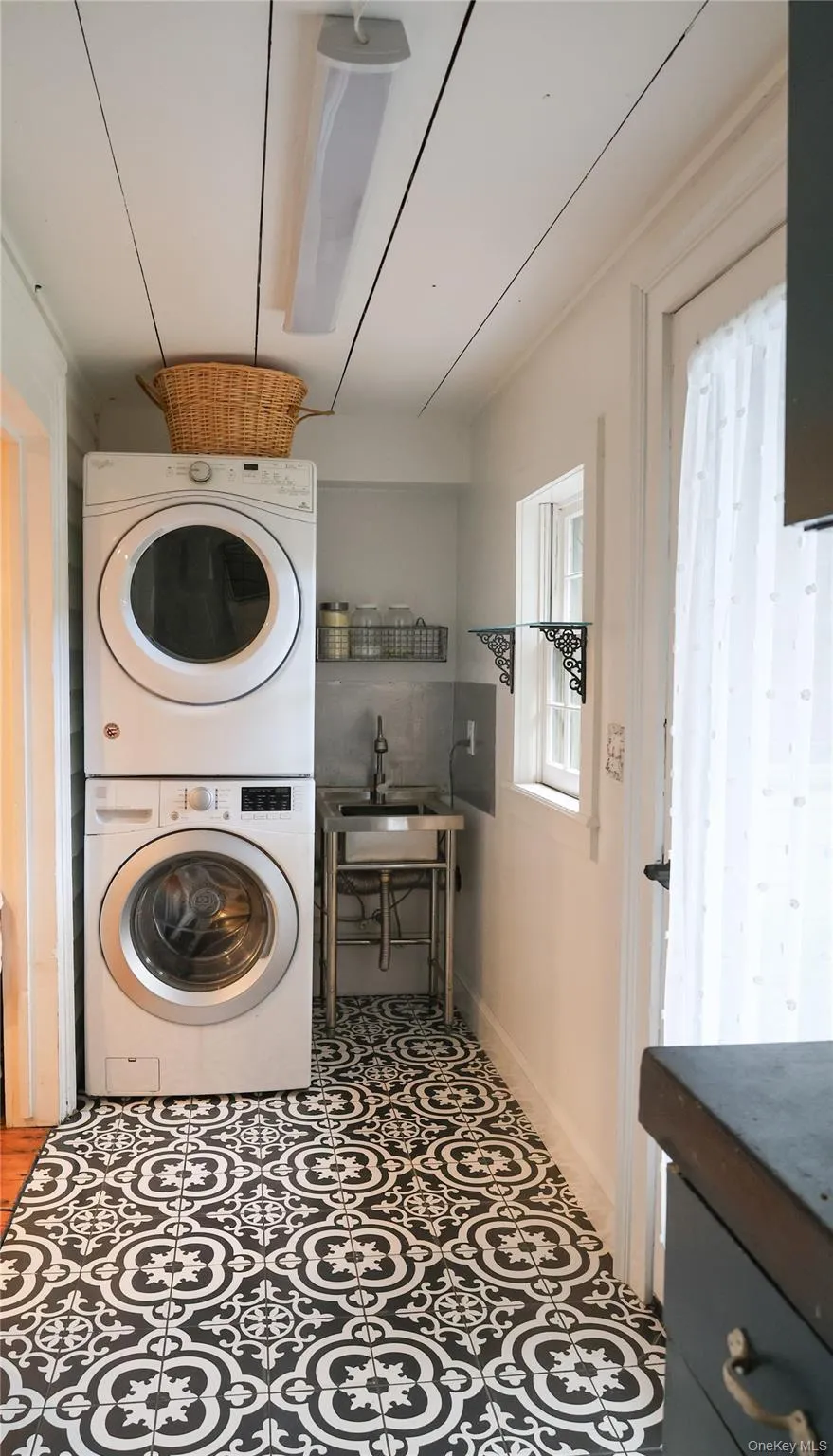 5012 Albany Post, Hyde Park, NY, 3 Bedrooms Bedrooms, 7 Rooms Rooms,2 BathroomsBathrooms,Residential,For Rent,Albany Post,0,KEY1019148 5012 Albany Post, Hyde Park, NY, 3 Bedrooms Bedrooms, 7 Rooms Rooms,2 BathroomsBathrooms,Residential,For Rent,Albany Post,0,KEY1019148