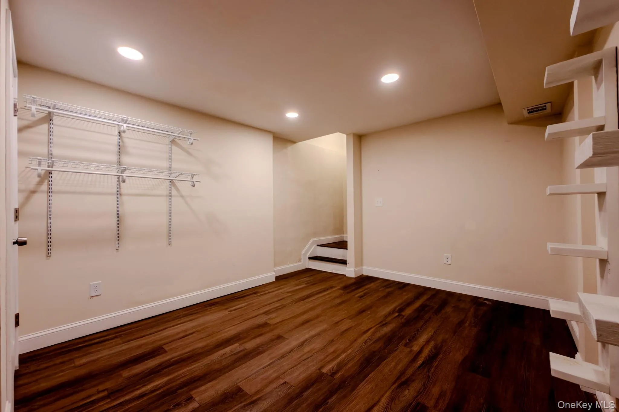 71 Penn Street, Brookhaven, NY, 3 Bedrooms Bedrooms, 10 Rooms Rooms,4 BathroomsBathrooms,Residential,For Rent,Penn,0,KEY1019159 71 Penn Street, Brookhaven, NY, 3 Bedrooms Bedrooms, 10 Rooms Rooms,4 BathroomsBathrooms,Residential,For Rent,Penn,0,KEY1019159