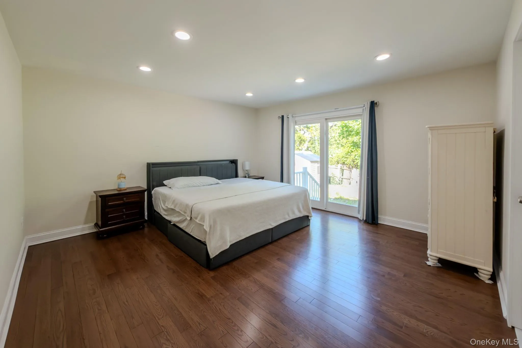 Family room or bedroom 1st floor. Spacious room featuring wood-finish flooring, recessed lighting, and a neutral color palette Family room or bedroom 1st floor. Spacious room featuring wood-finish flooring, recessed lighting, and a neutral color palette