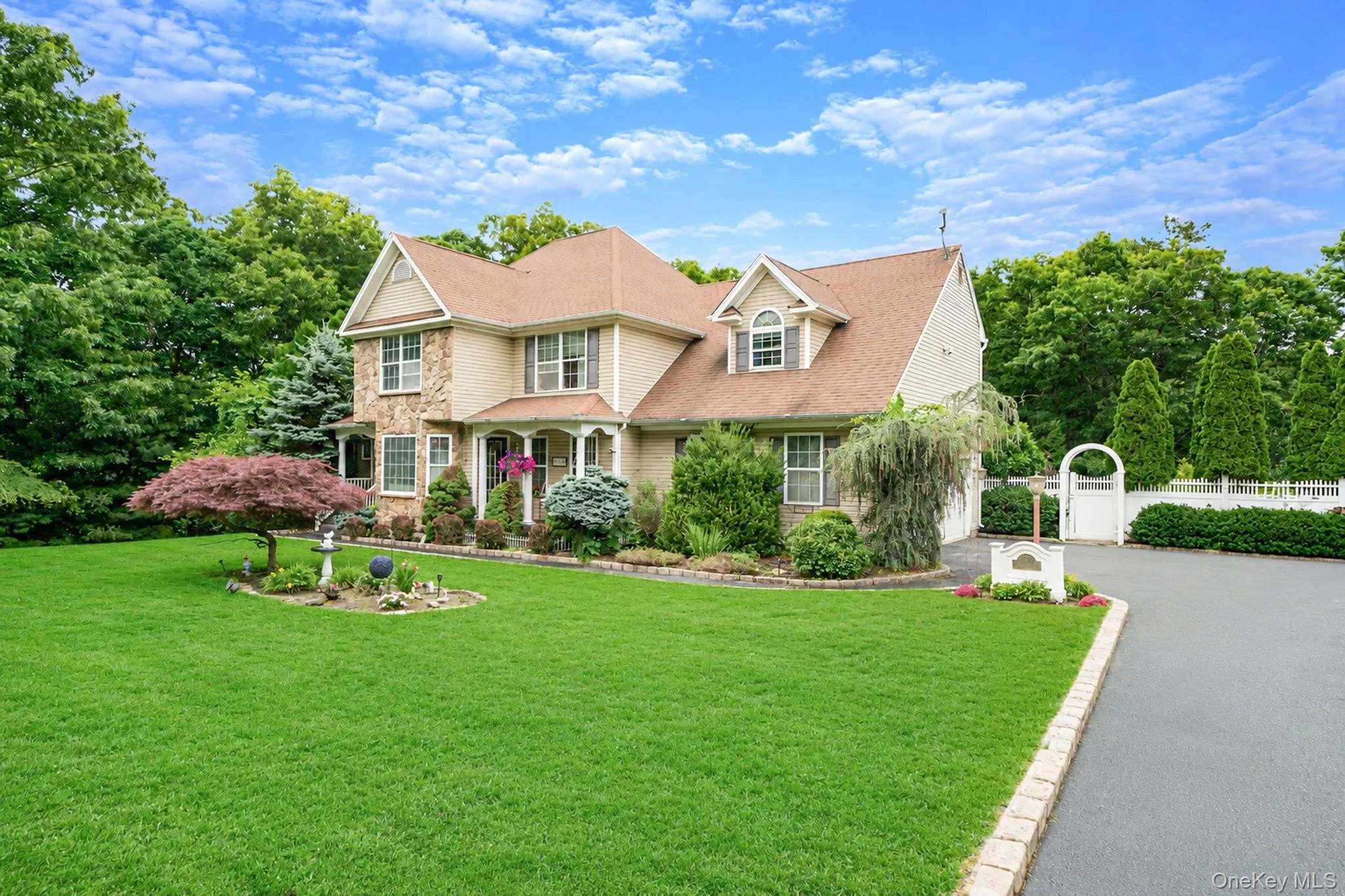 17 Holmes Avenue, Brookhaven, NY, 5 Bedrooms Bedrooms, 10 Rooms Rooms,2 BathroomsBathrooms,Residential,For Rent,Holmes,0,1019160 17 Holmes Avenue, Brookhaven, NY, 5 Bedrooms Bedrooms, 10 Rooms Rooms,2 BathroomsBathrooms,Residential,For Rent,Holmes,0,1019160