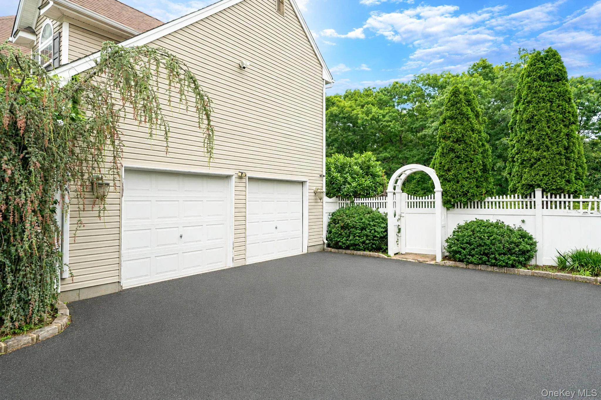 17 Holmes Avenue, Brookhaven, NY, 5 Bedrooms Bedrooms, 10 Rooms Rooms,2 BathroomsBathrooms,Residential,For Rent,Holmes,0,1019160 17 Holmes Avenue, Brookhaven, NY, 5 Bedrooms Bedrooms, 10 Rooms Rooms,2 BathroomsBathrooms,Residential,For Rent,Holmes,0,1019160