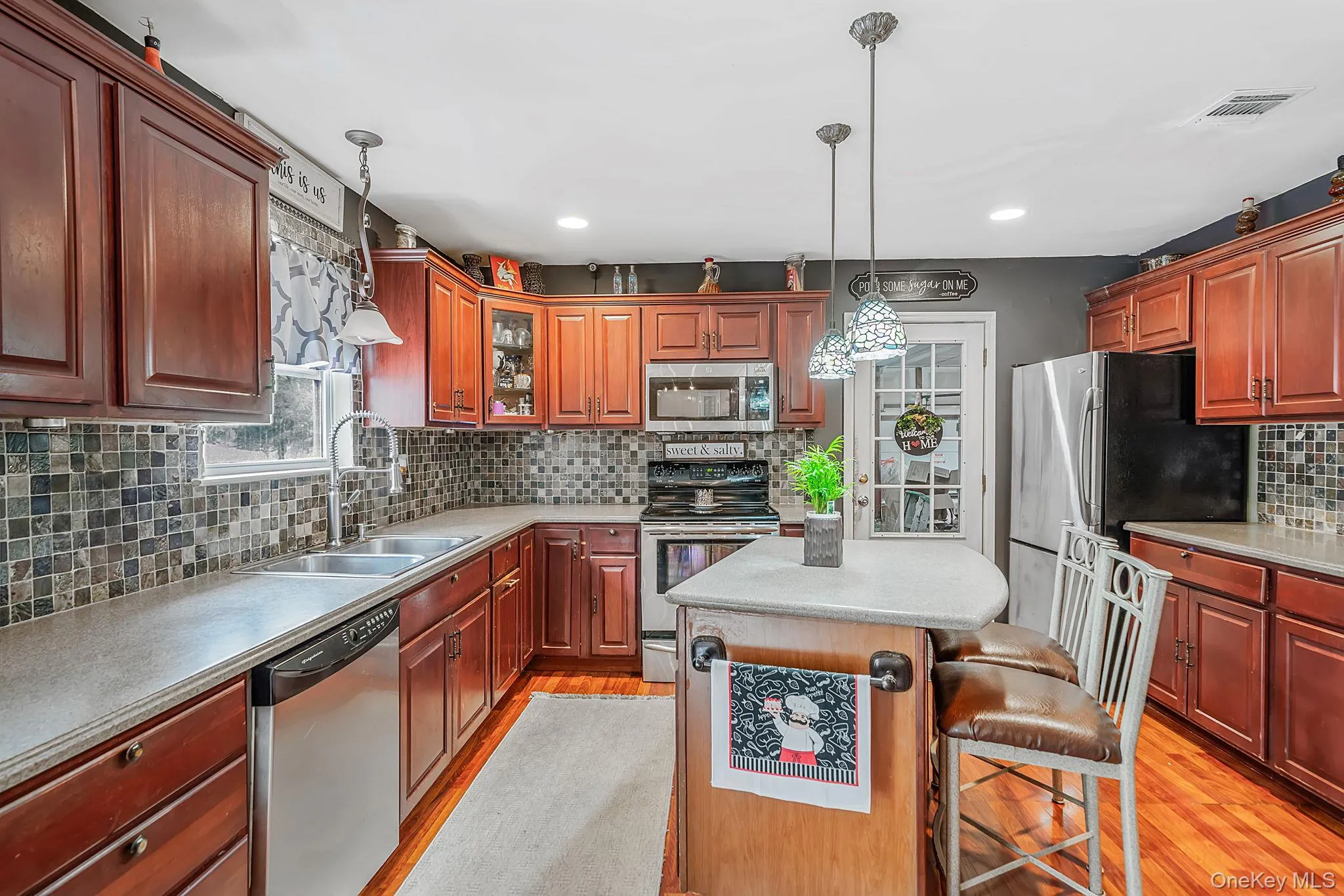 17 Holmes Avenue, Brookhaven, NY, 5 Bedrooms Bedrooms, 10 Rooms Rooms,2 BathroomsBathrooms,Residential,For Rent,Holmes,0,1019160 17 Holmes Avenue, Brookhaven, NY, 5 Bedrooms Bedrooms, 10 Rooms Rooms,2 BathroomsBathrooms,Residential,For Rent,Holmes,0,1019160