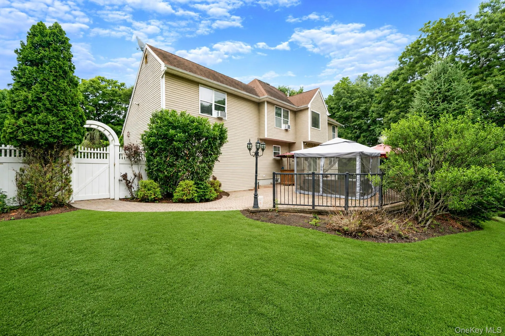 17 Holmes Avenue, Brookhaven, NY, 5 Bedrooms Bedrooms, 10 Rooms Rooms,2 BathroomsBathrooms,Residential,For Rent,Holmes,0,1019160 17 Holmes Avenue, Brookhaven, NY, 5 Bedrooms Bedrooms, 10 Rooms Rooms,2 BathroomsBathrooms,Residential,For Rent,Holmes,0,1019160