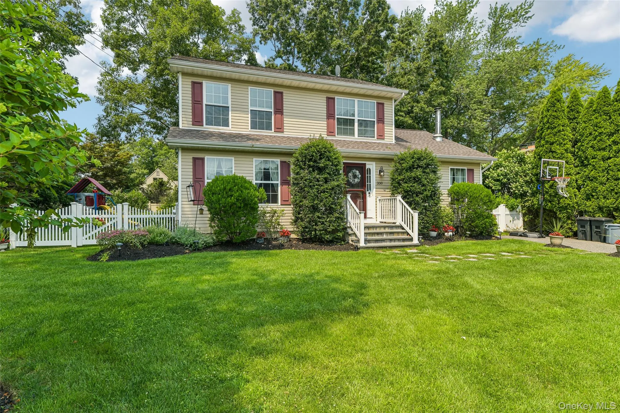 330 Harrison Avenue, Brookhaven, NY, 4 Bedrooms Bedrooms, 7 Rooms Rooms,2 BathroomsBathrooms,Residential,For Rent,Harrison,0,1019175 330 Harrison Avenue, Brookhaven, NY, 4 Bedrooms Bedrooms, 7 Rooms Rooms,2 BathroomsBathrooms,Residential,For Rent,Harrison,0,1019175