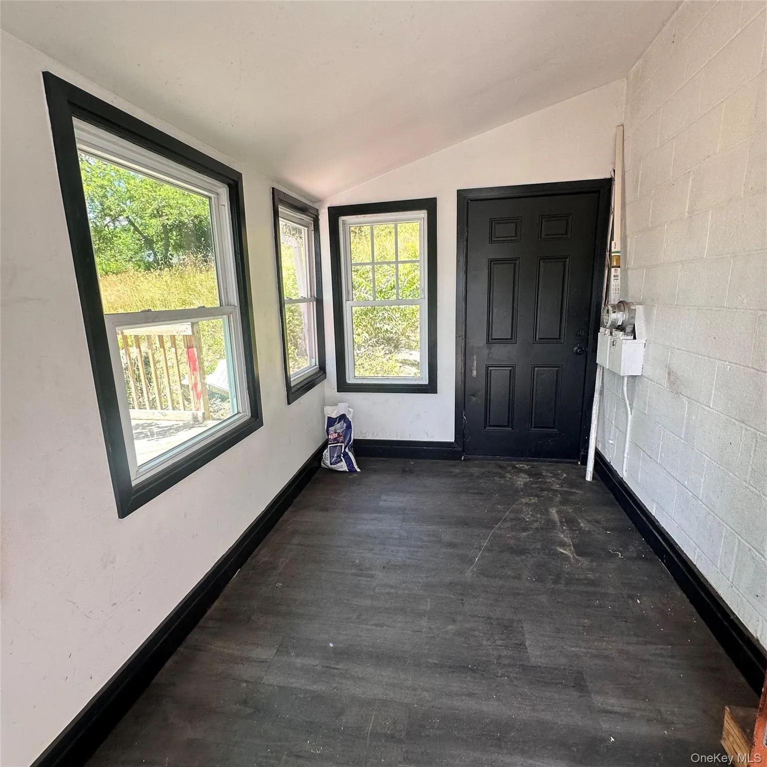 Entry foyer. Vinyl floor, access to back yard. Entry foyer. Vinyl floor, access to back yard.