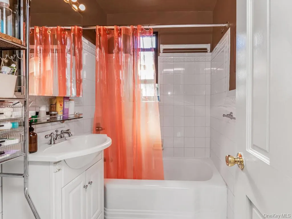 3840 Greystone Avenue, New York, NY, 1 Bedroom Bedrooms, 4 Rooms Rooms,1 BathroomBathrooms,Residential,For Rent,Greystone,0,1019181 3840 Greystone Avenue, New York, NY, 1 Bedroom Bedrooms, 4 Rooms Rooms,1 BathroomBathrooms,Residential,For Rent,Greystone,0,1019181