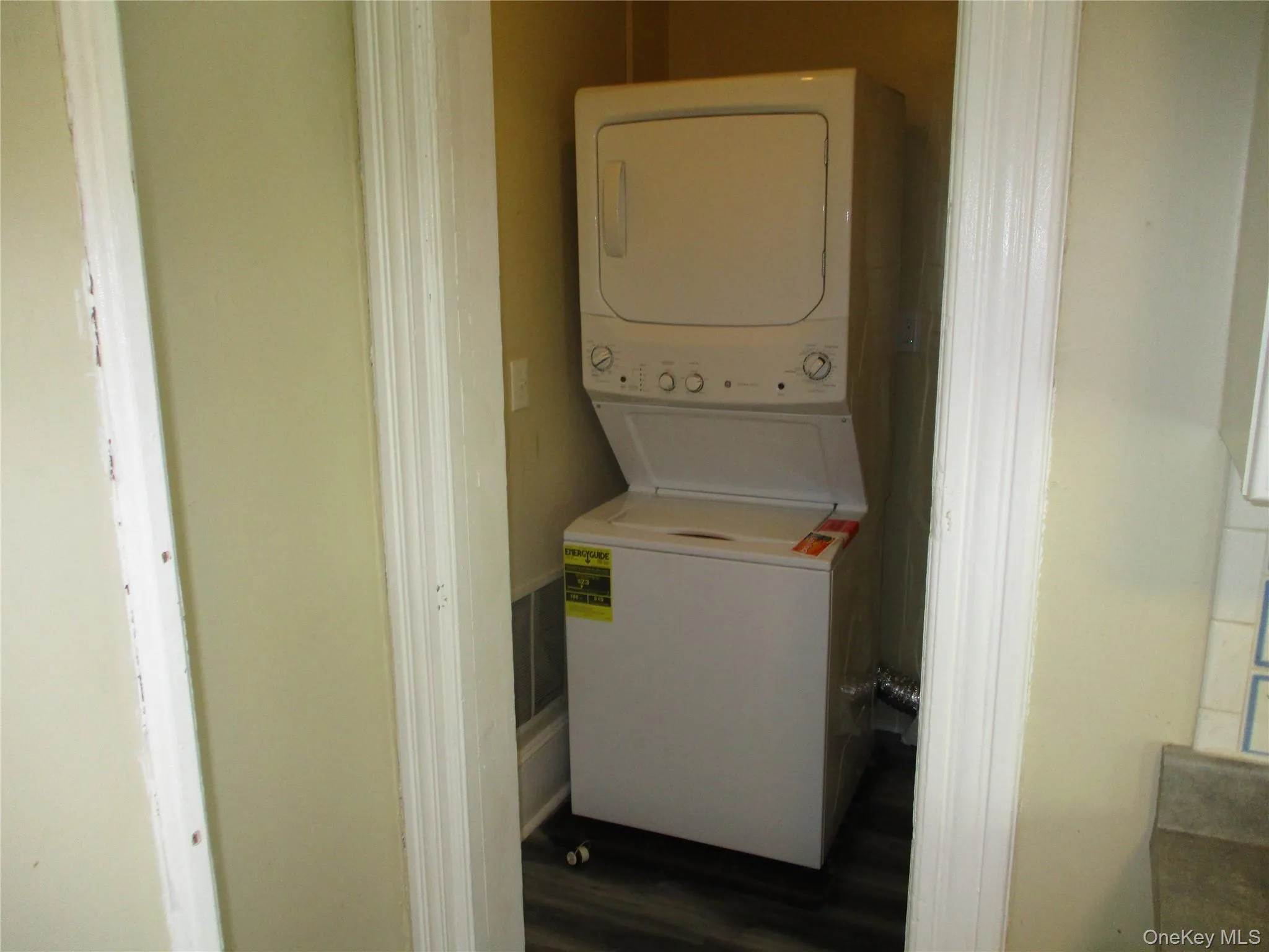 33 Bayview Terrace, Newburgh (city), NY, 1 Bedroom Bedrooms, 5 Rooms Rooms,1 BathroomBathrooms,Residential Lease,For Rent,Bayview,0,1019193 33 Bayview Terrace, Newburgh (city), NY, 1 Bedroom Bedrooms, 5 Rooms Rooms,1 BathroomBathrooms,Residential Lease,For Rent,Bayview,0,1019193